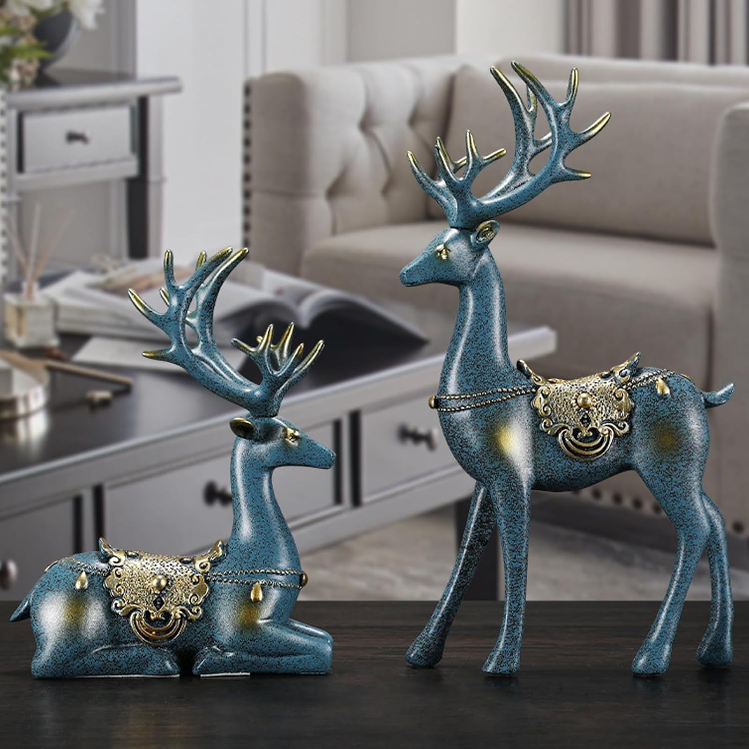 2 figuras de reno de Navidad, esculturas de reno de resina de pie y sentado para decoración del hogar de vacaciones (azul, talla única)