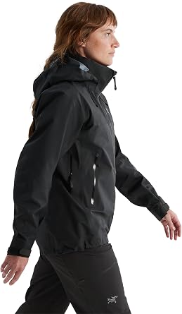 سترة نسائية Arc'teryx Beta AR | سترة شتوية نسائية Gore-Tex Pro Shell مقاومة للماء والرياح مع غطاء للرأس للاستخدام الشامل