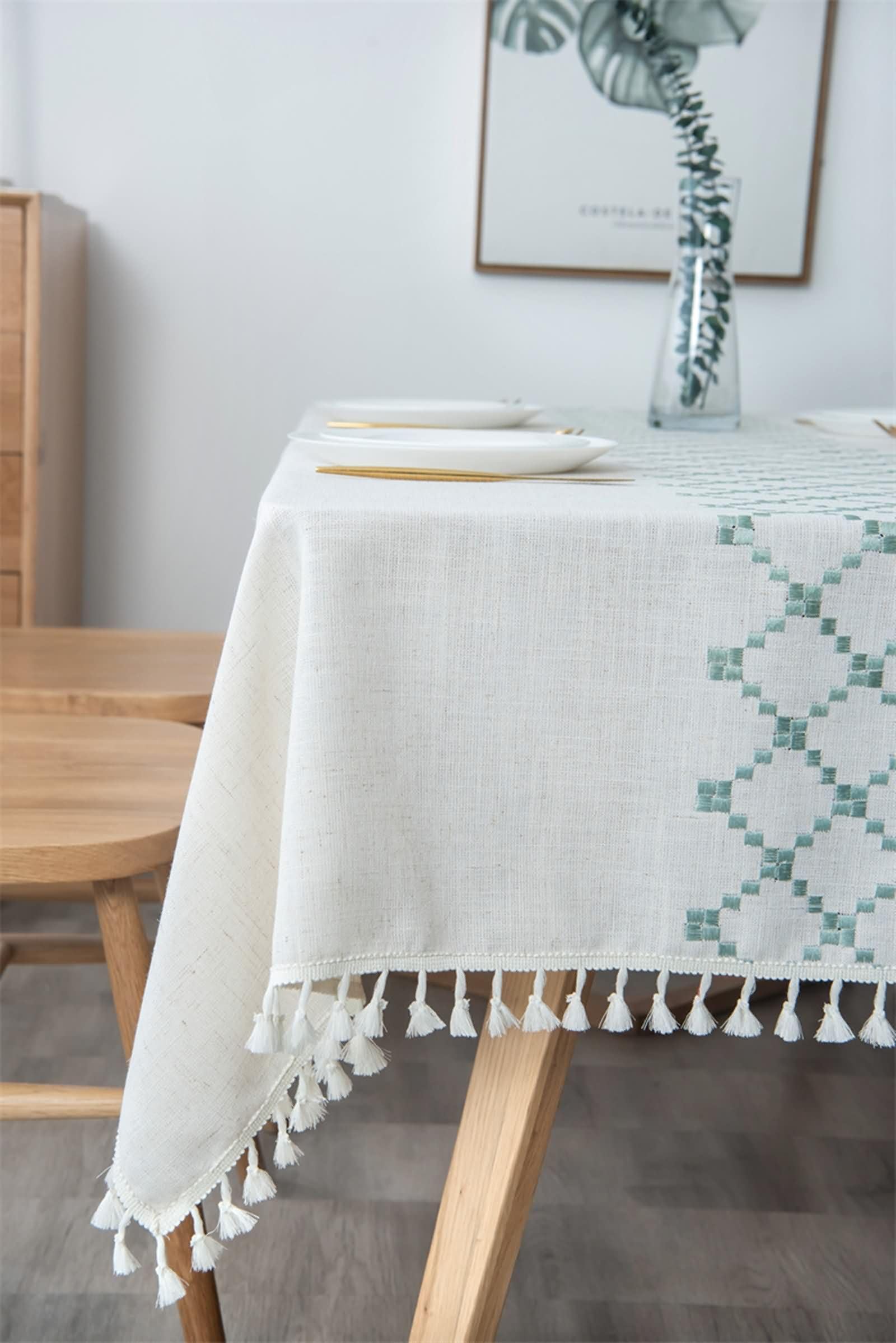 Mantel Rectangular Verde Antimanchas y Lavable Exterior, Bordado de Geométrico con Borlas, de Poliéster Fácil de Limpiar, 140 x 260 cm, Mantel para Mesa de Centro