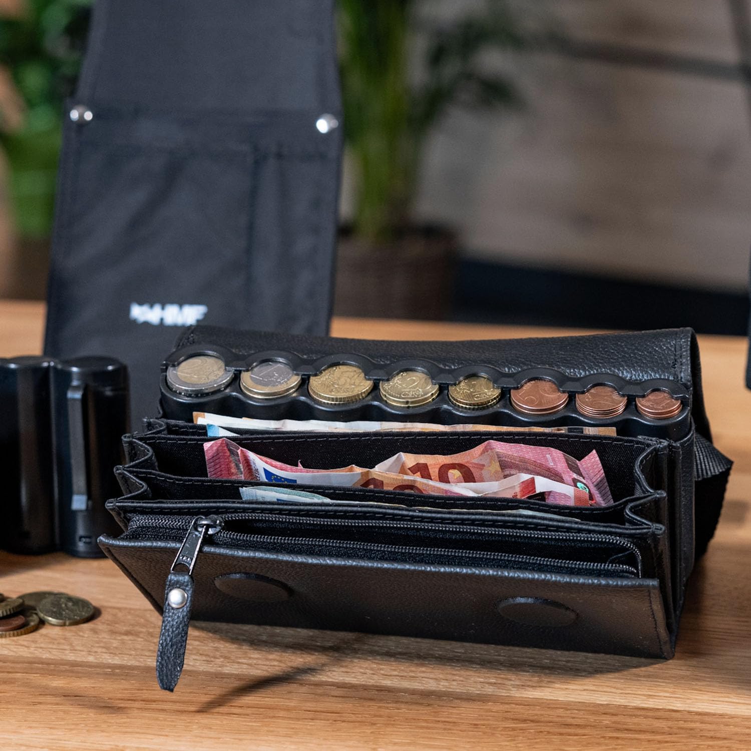 HMF Kellner Geldbörse aus Leder mit verstellbarem Gürtel, Kellnertasche mit Euro-Geldwechsler und Reißverschlussfach | 20,5 x 10 x 6,5 cm | Schwarz