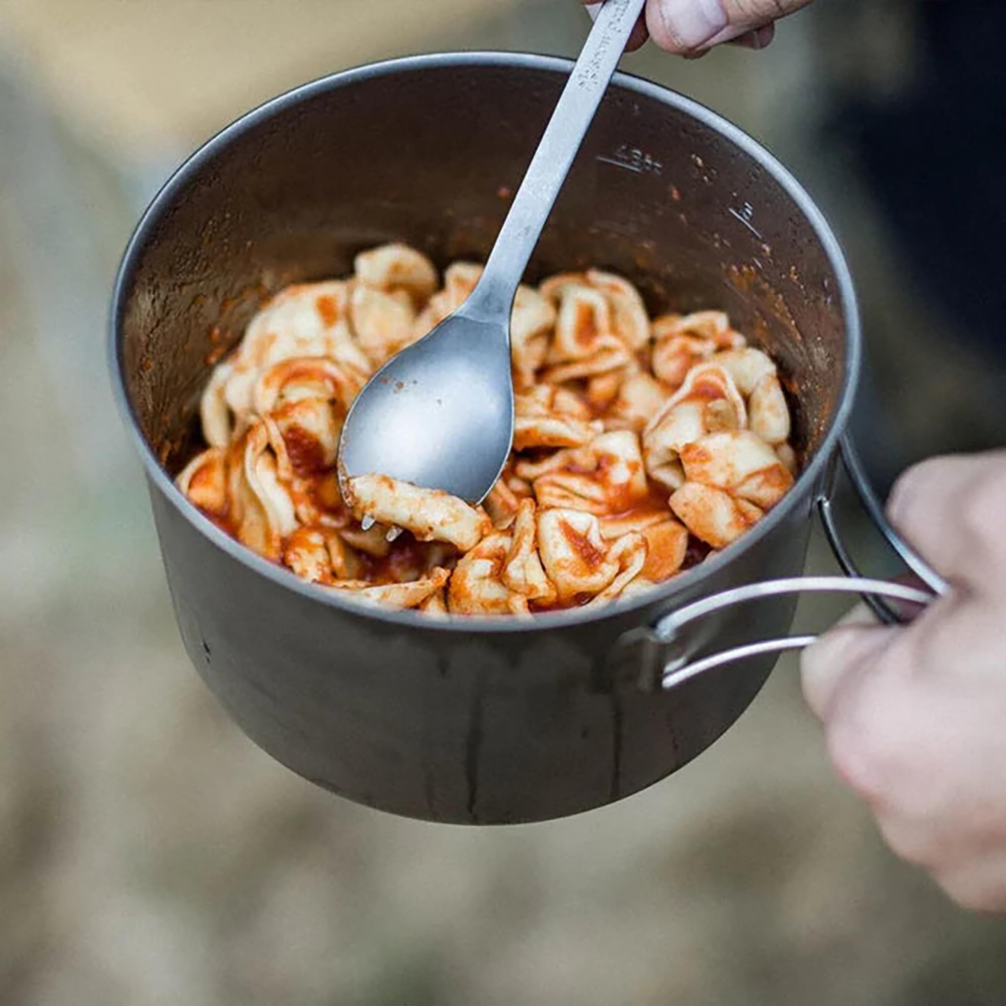 Snow Peak Titanium Cook & Save, Grau, 2 Liter, ultraleichter Kochtopf mit Titandeckel, für Camping & Outdoor, mit zusätzlichem Kunststoffdeckel zur Aufbewahrung und Netz-Tragesack