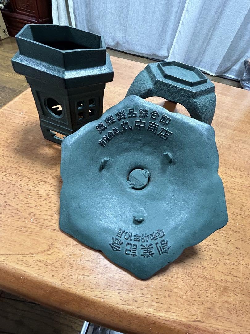 南部鉄器　三本足 Amazon.co.jp: 南部鉄器 岩鋳 鉄灯籠 三つ足 三分割 園庭