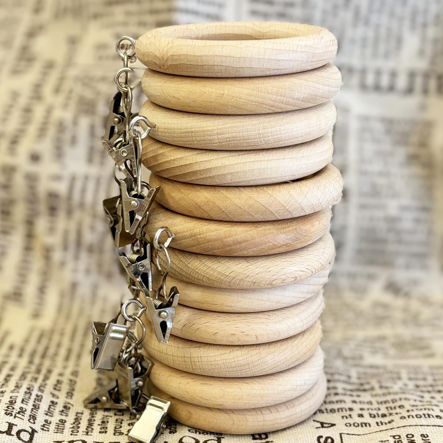 Anneaux de rideaux en bois avec clips, clips et crochets pour rideaux de ferme (diamètre intérieur 4,6 cm, longueur totale 30,5 cm)
