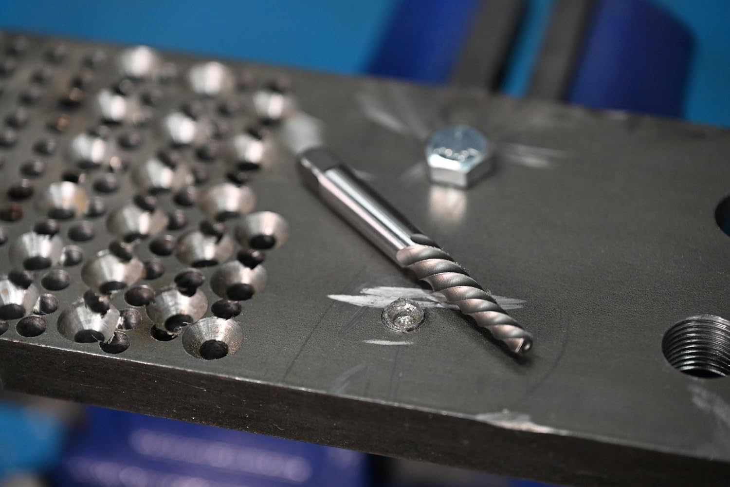 Century Drill & Tool 73309 Spiral Flute Screw Extractor, 1-3/8" - 2" for Removing Broken Screws, Spiral Design, Heat-Treated Steel for Enhanced Durability