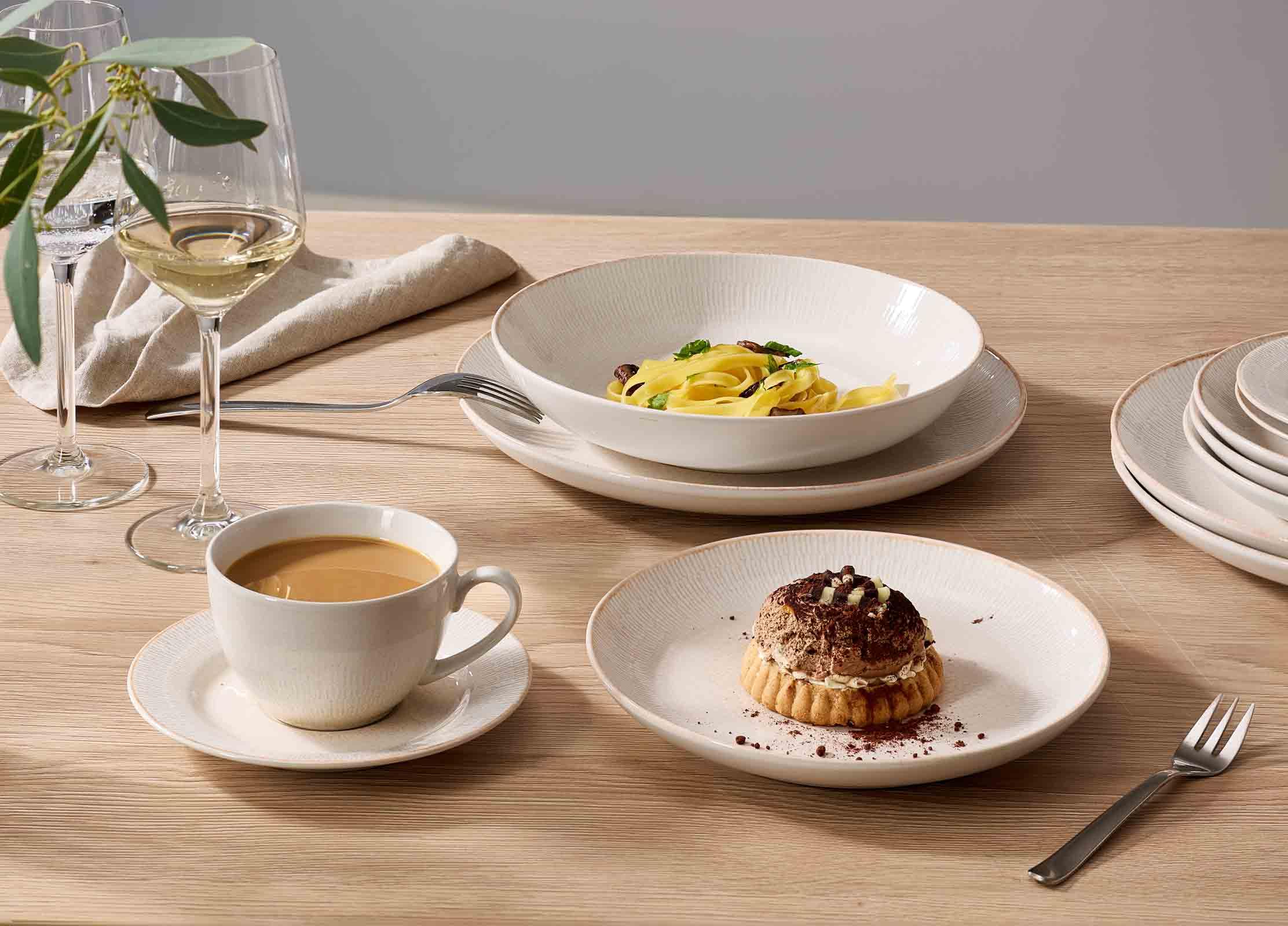 Ritzenhoff & Breker Cara Kaffeeservice 18-teilig – Kaffeetassen mit Untertassen und Kuchentellern für 6 Personen – Steinzeug, Spülmaschinen- & Mikrowellengeeignet – Beige Küche, Haushalt & Wohnen