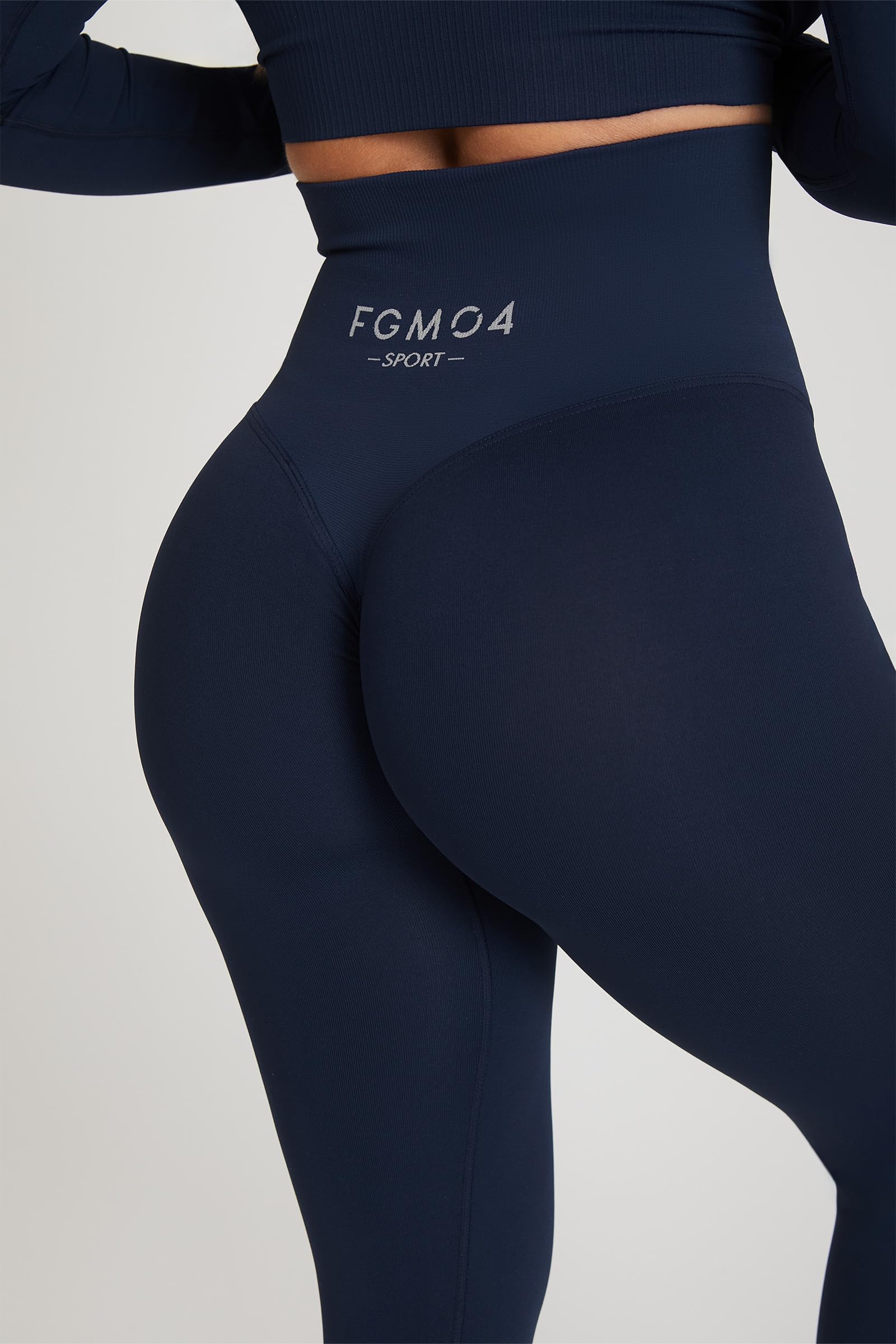 FGM04 Leggings Gym Fashion, Tessuto 4 Stagioni | Fascione a V 9 cm, arriccio posteriore, tessuto F.I.R. coprente, Oeko-Tex Classe 1 e fit regolare.