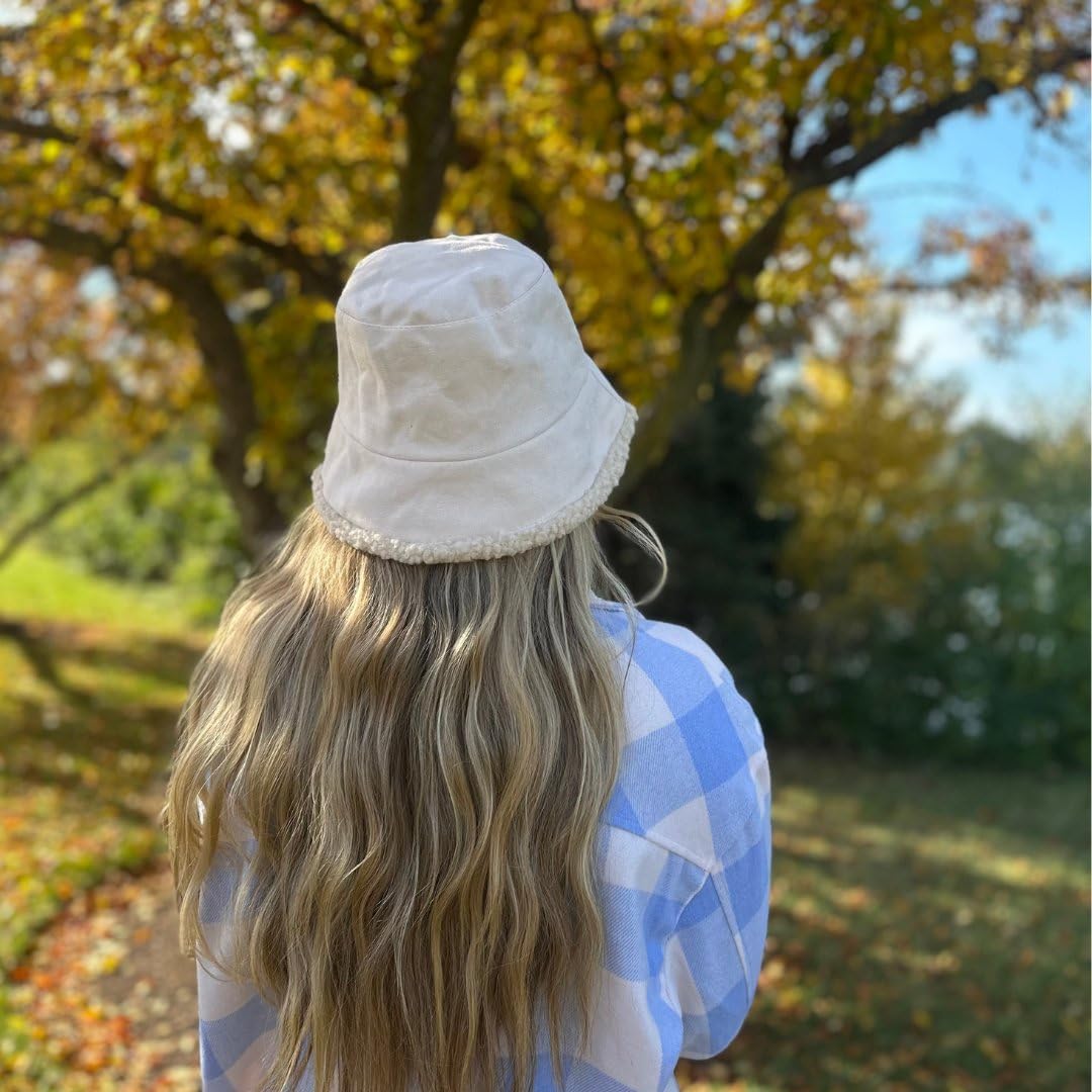 CTM Women's Sherpa Reversible Bucket Hat - Image 4