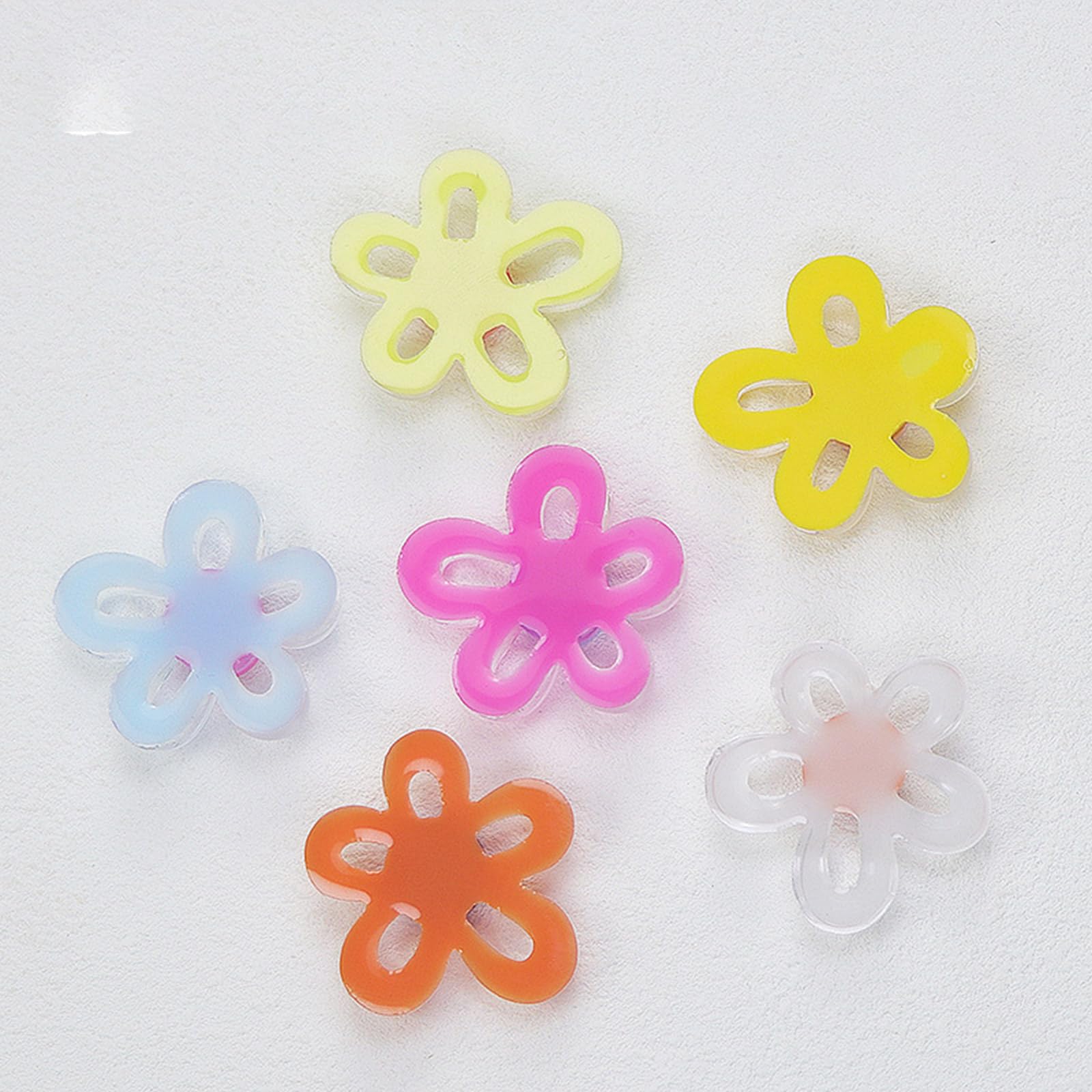 Nogeqi 100 stuks kersenbloesems acryl bloemkralen, bloemen, tussenparels, gouden rand, bloemblad, kleurverloop, bloemen, kralen voor armbanden, doe-het-zelf sieraden, armbanden, halskettingen