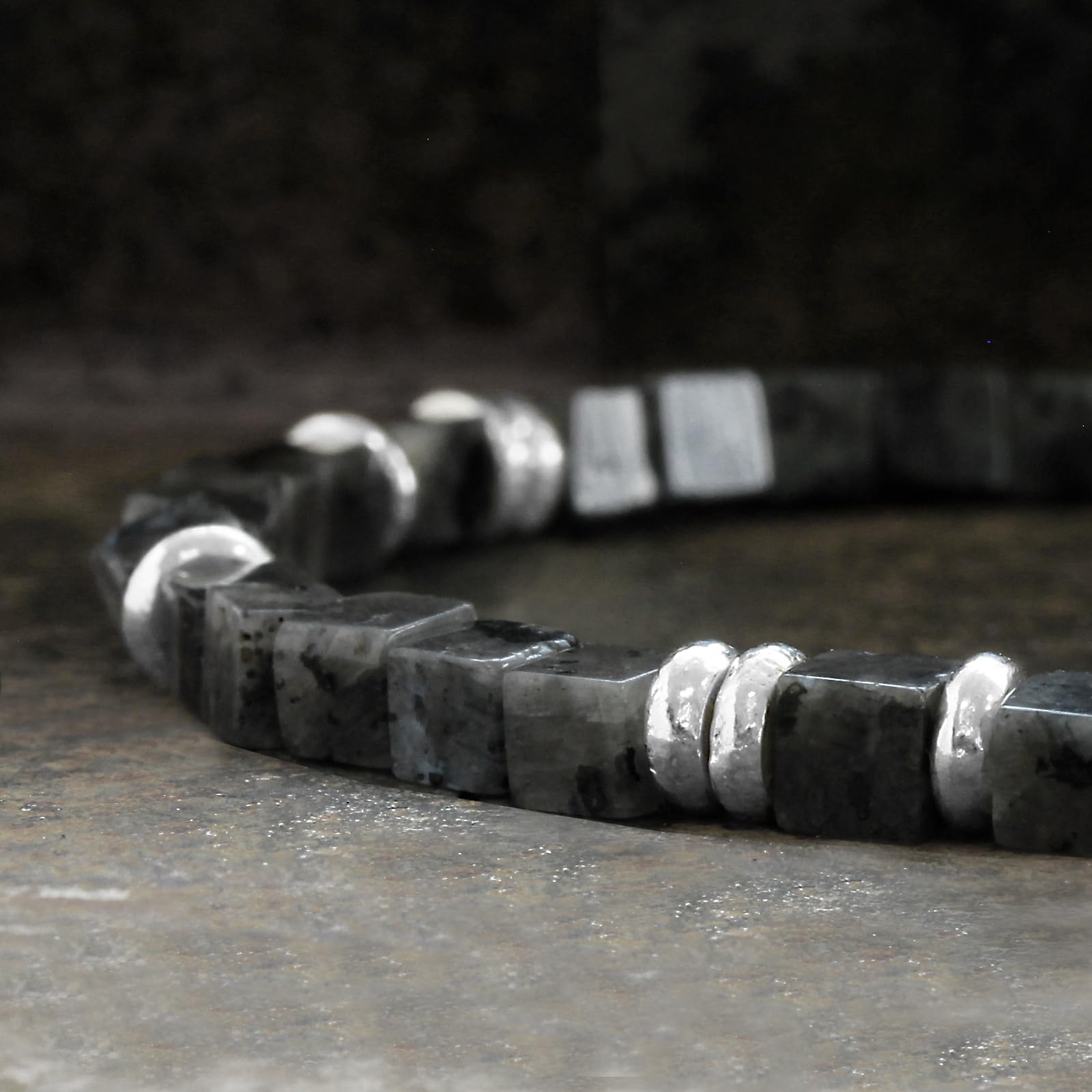 Nato Cuff - Bracelet en Argent 925 - Perles Cubes 4mm en Pierres fines - Bijou Homme ou Femme Artisanal assemblé à la Main en France