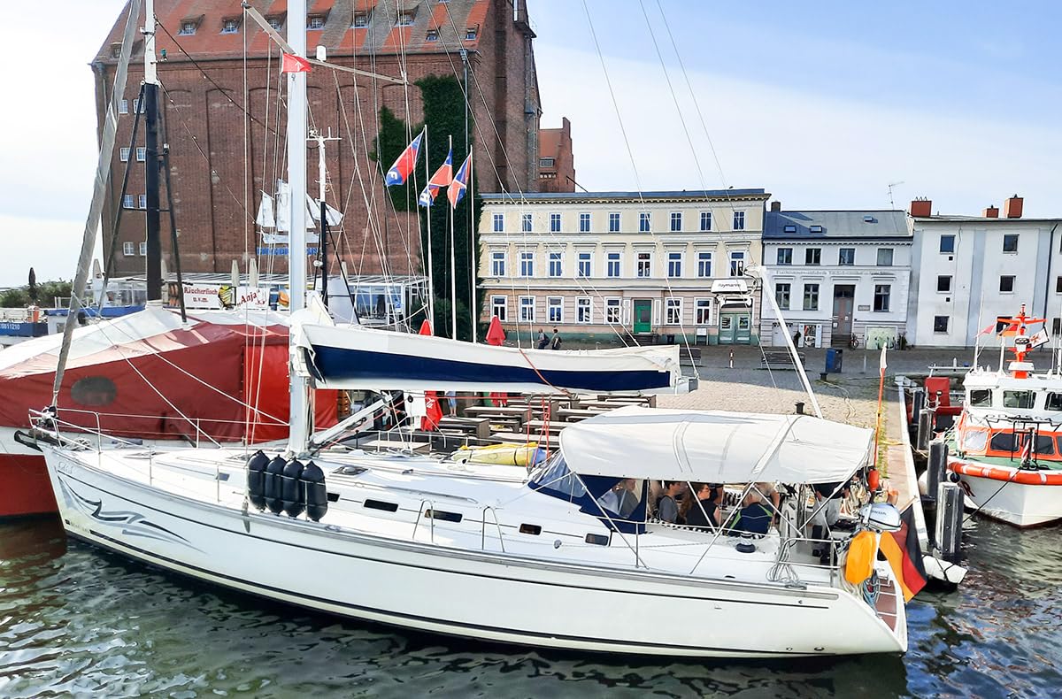 JOCHEN SCHWEIZER Geschenkgutschein: Segeltörn mit Übernachtung an Bord Stralsund