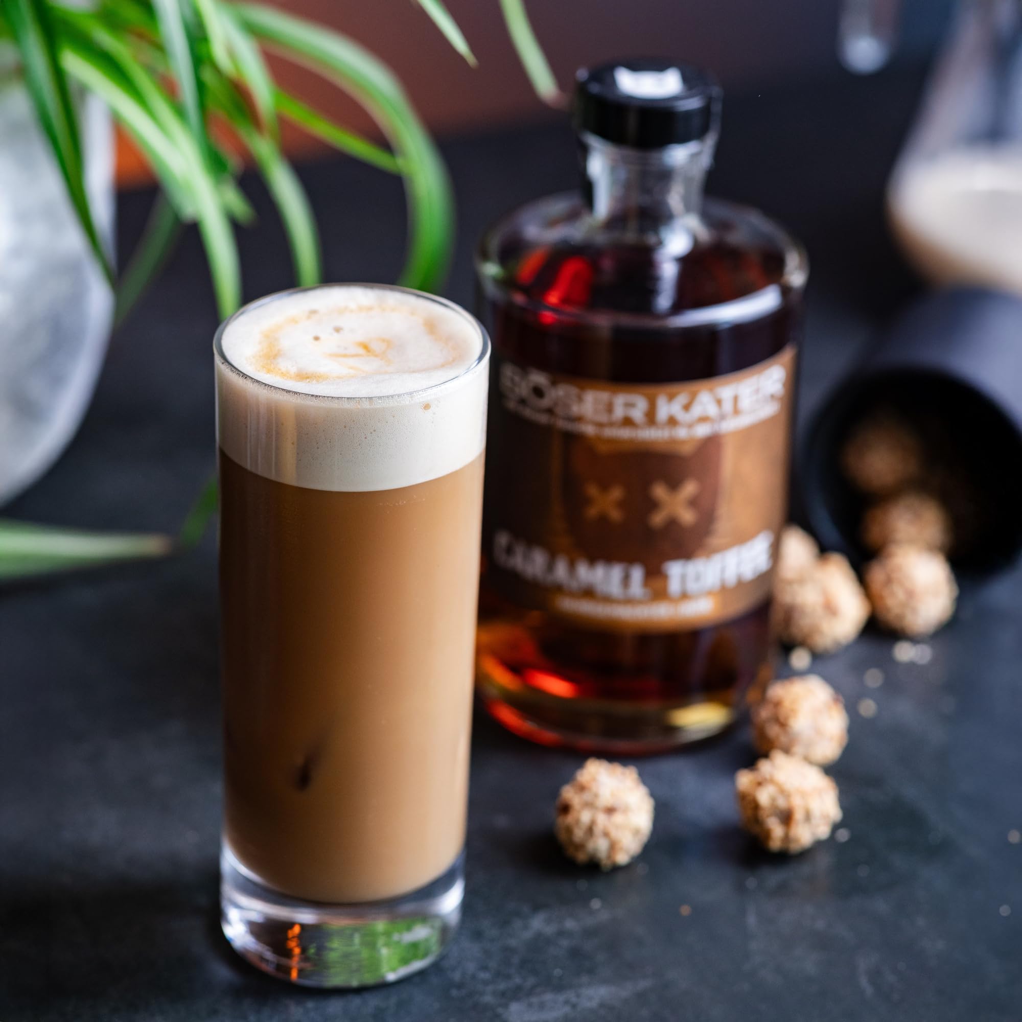 BÖSER KATER Caramel Toffee Likör Geschenkset mit 2 Gläsern | Süßlicher milder Karamelllikör | Für den puren Genuss & für spannende Cocktails | Perfekte Geschenkidee | Vegan & Handgemacht 0,5l 20% Vol.