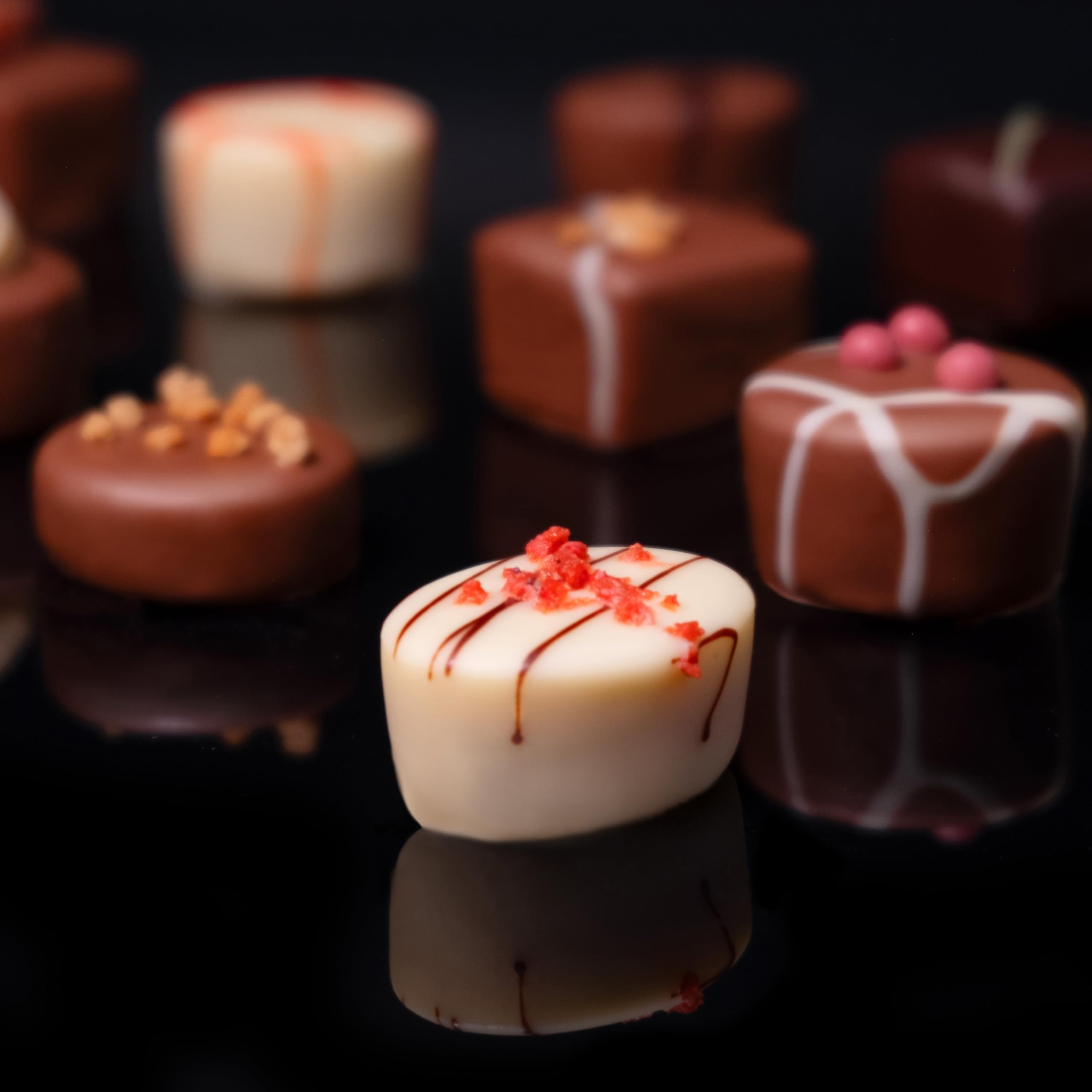 Pralinenbote Genussmanufaktur Pralinenwelt Klassiker 30 handgefertigte Pralinen deutscher Chocolatiers Pralinen Geschenk