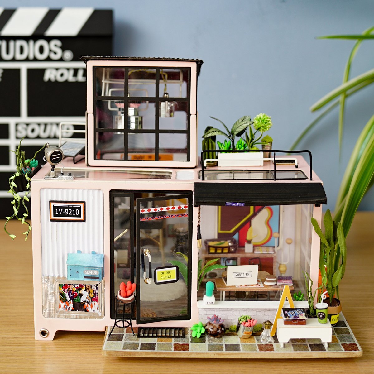 *完成品*ドールハウス ミュージックスタジオ 前面開放 2階テラス 音楽 バンド Amazon | Rolife DIY ミニチュア ドールハウス キット 音楽スタジオ
