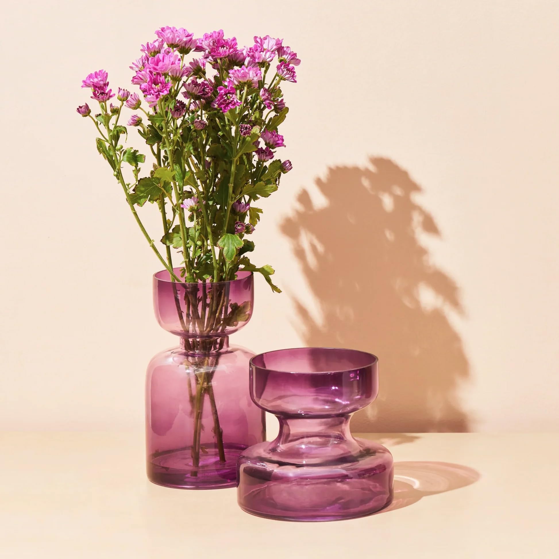 Glasvase in Lilaton – Dekorative Blumenvase aus Glas, kunstvoll handgefertigt, modern & elegant – Für Wohnzimmer, Esstisch & Regaldeko, 2er Set: 13,9cm x 12,7 cm und 20,3cm x 10,1 cm
