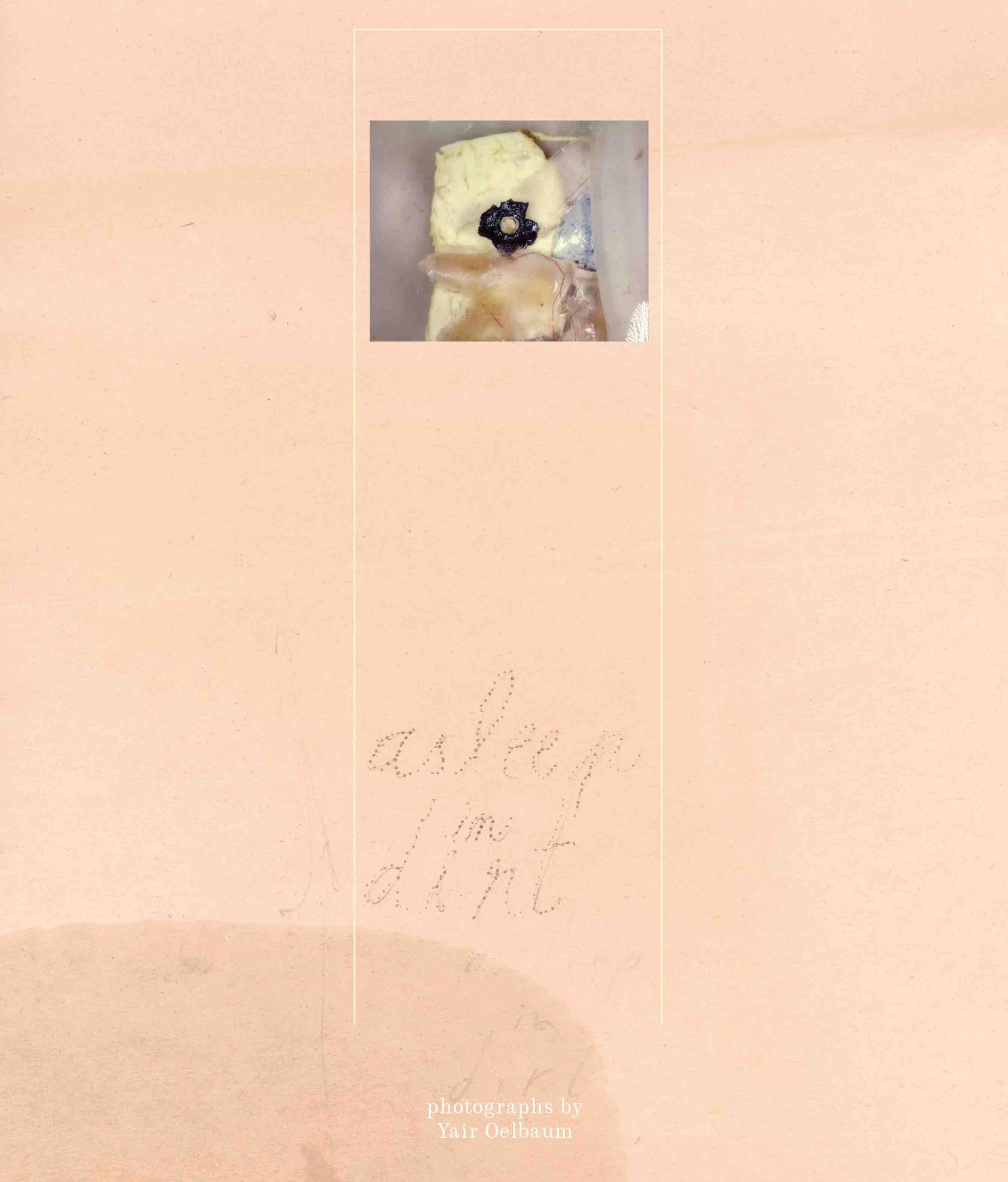 Yair Oelbaum Asleep in dirt ouvrage de collection en anglais aux finitions graphiques soignées