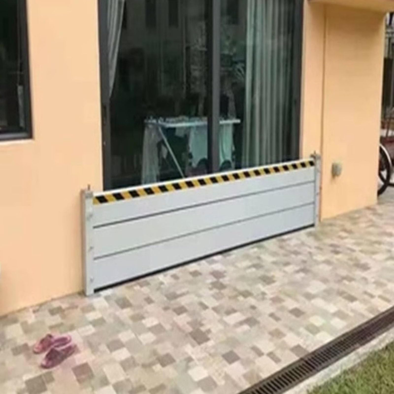 Barrière anti-inondation réutilisable pour éviter l'eau dans le garage