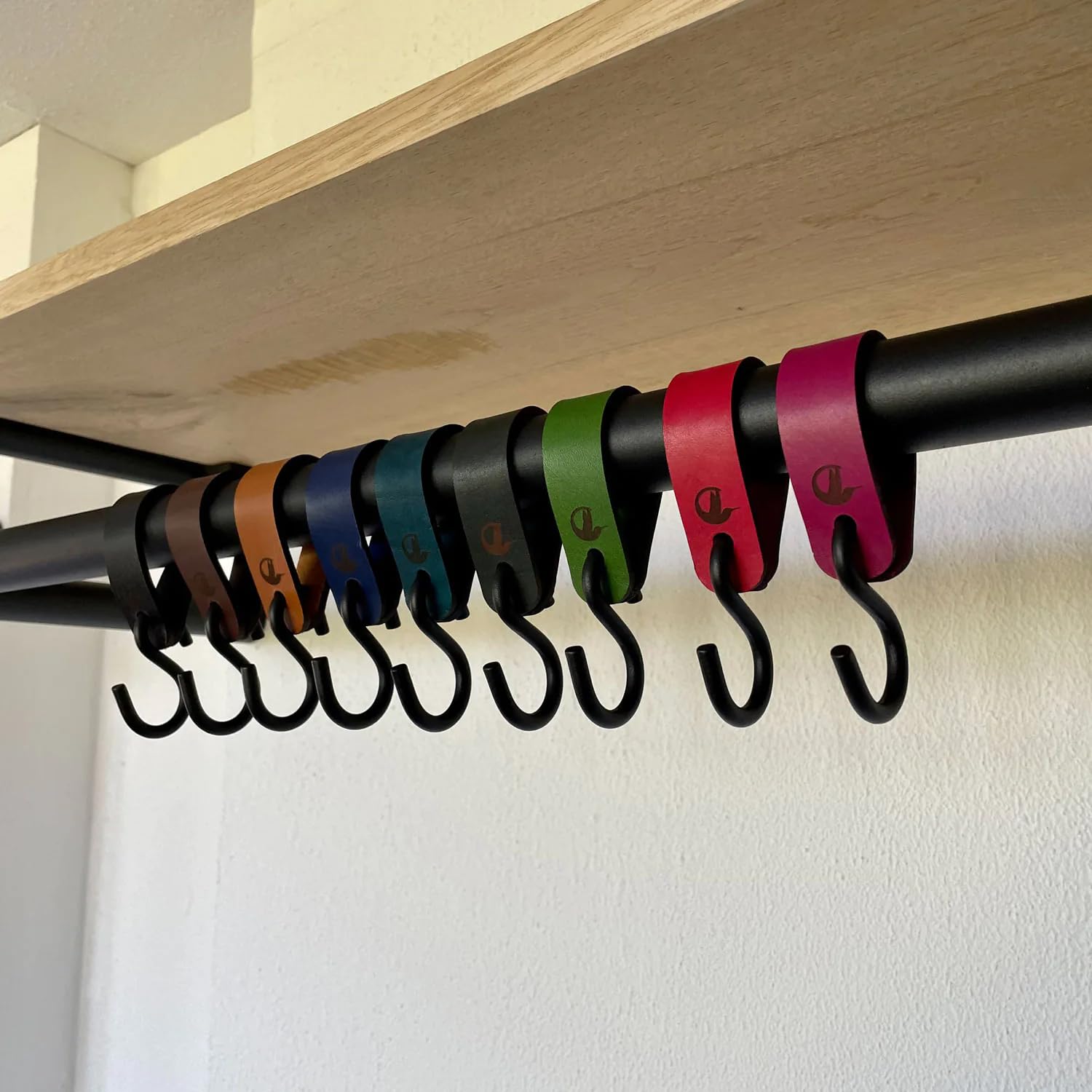 Leder S-Haken, 5er-Set, Geschirrleder mit Edelstahlhaken, für Garderobe und Kleiderstange, rund und eckig, blaugrün