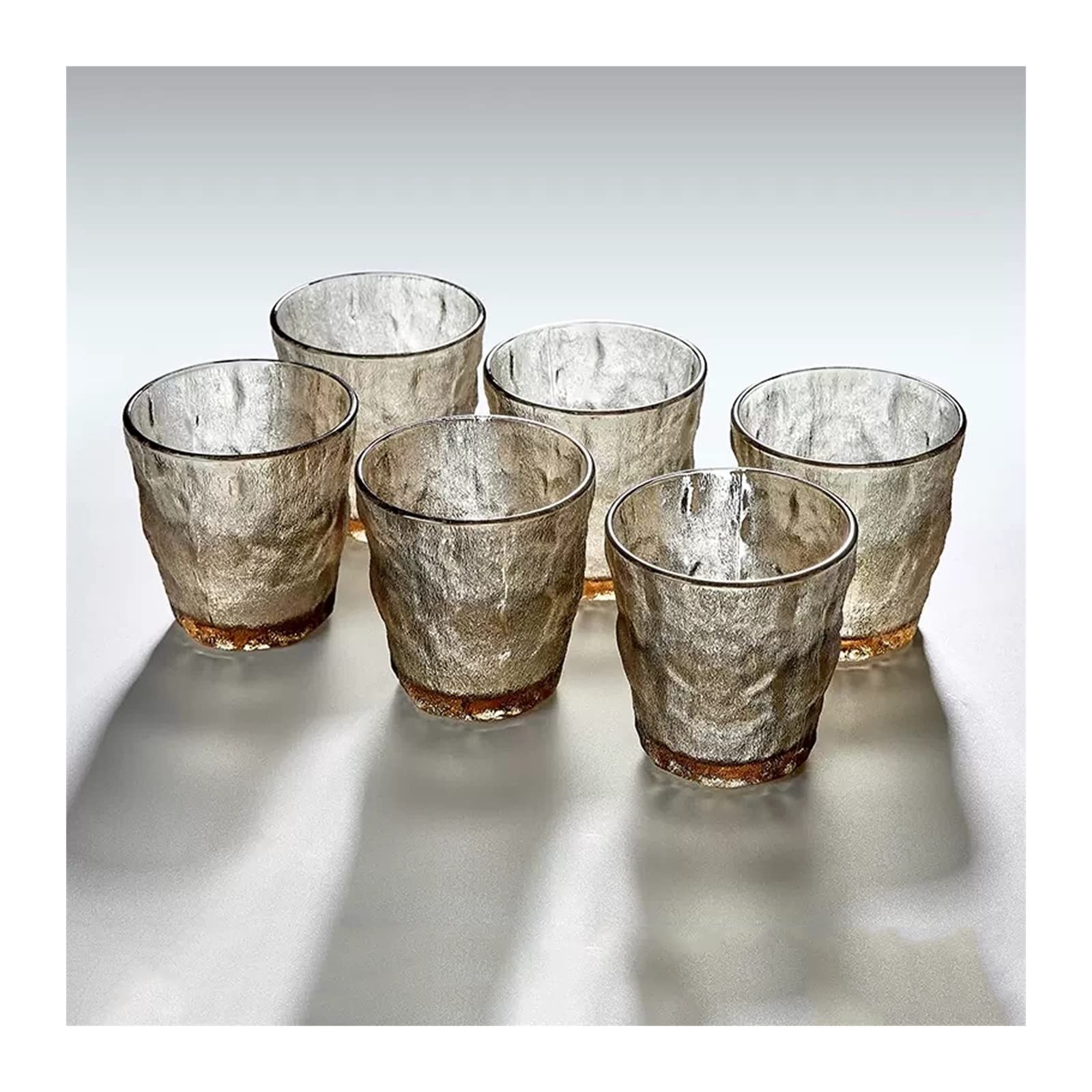 Verres en cristal au design glacier unique pour une table élégante