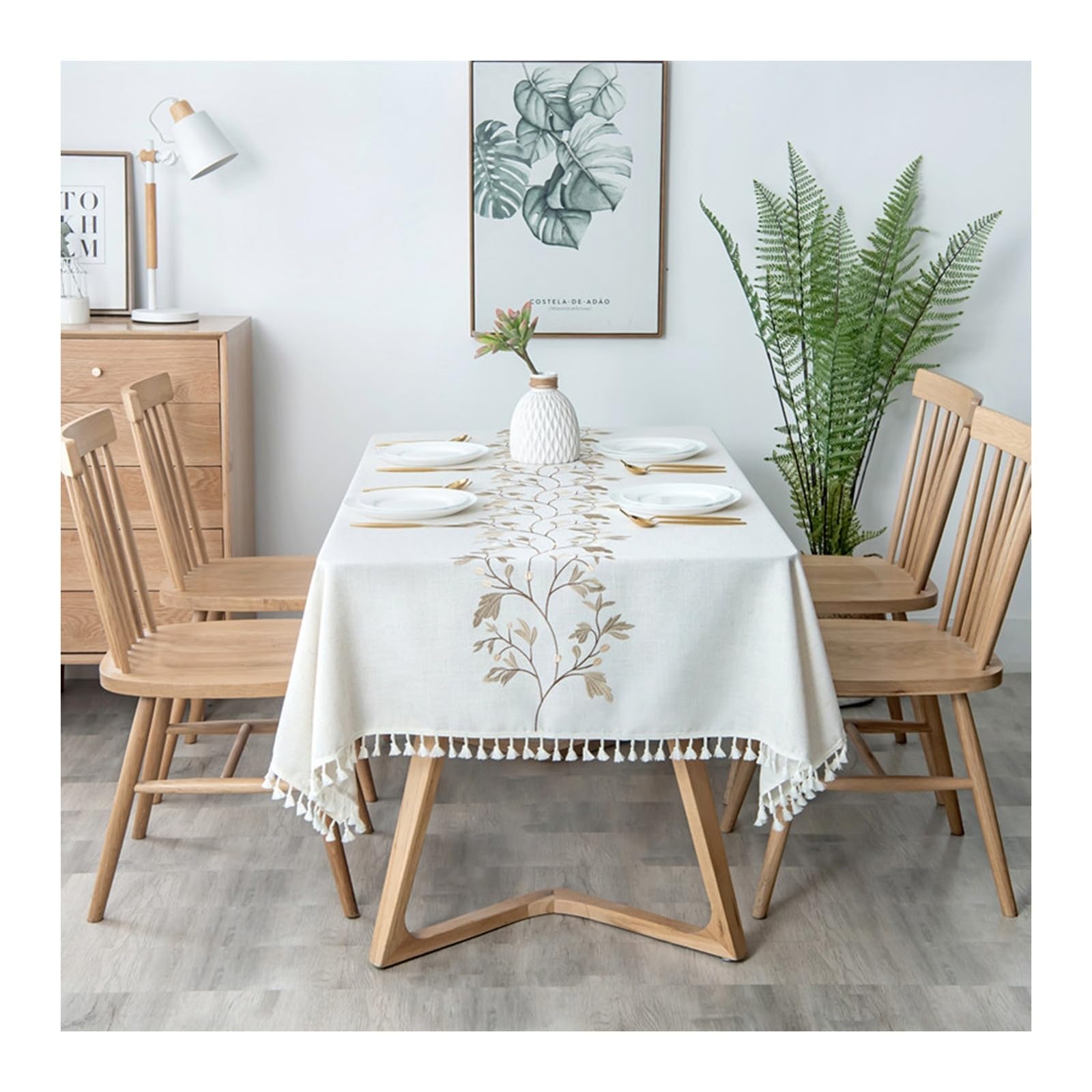 Nappe de table kaki beige 140x140 brodée pour repas de famille chaleureux