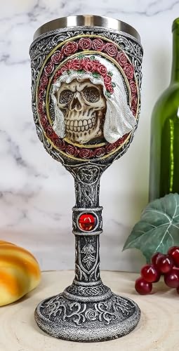 Ebros Gift Día de los muertos amor nunca muere esqueleto celta cráneo nudo, novia y novio en rosa laurel, 2 caras, cáliz de vino con gemas rojas,