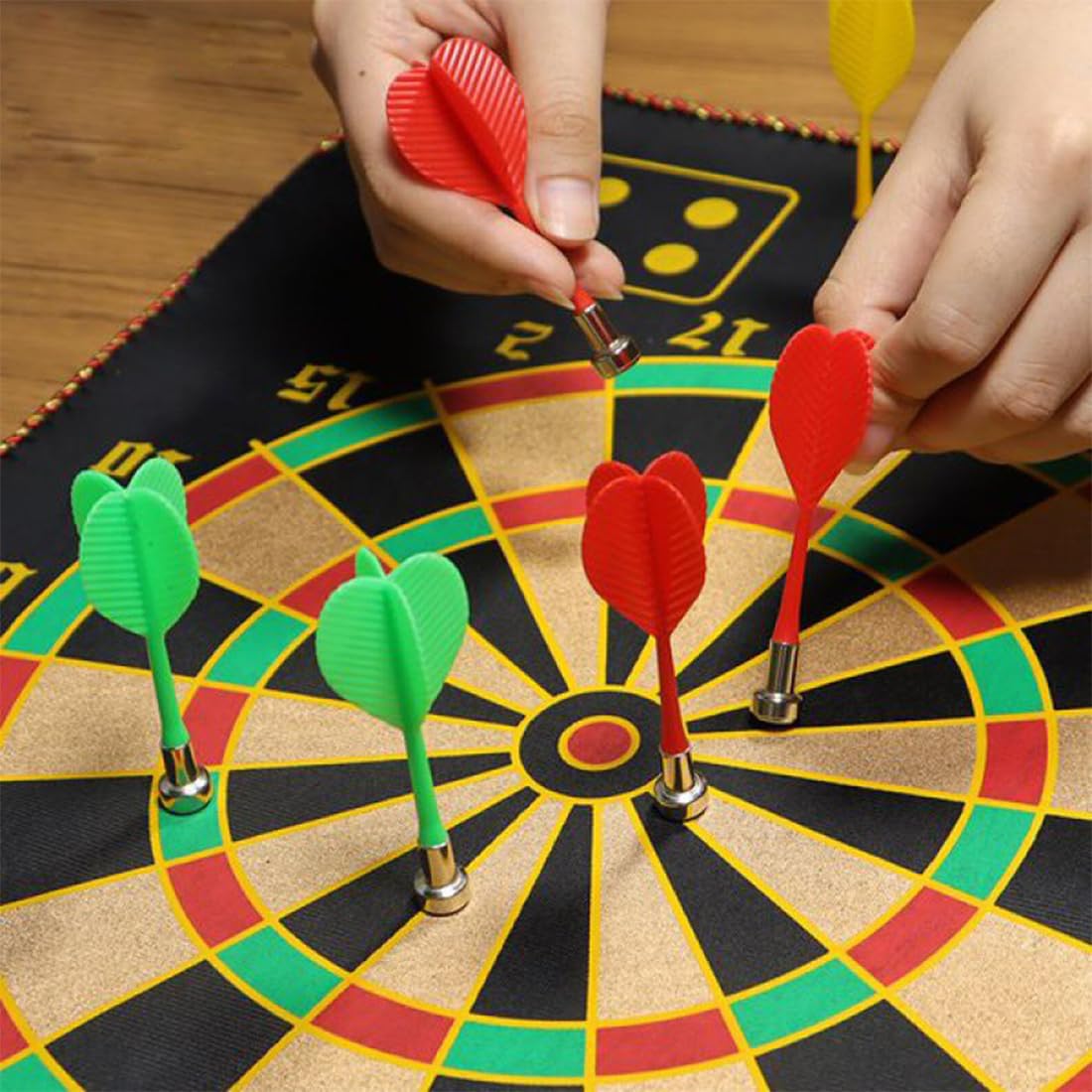 Freccette magnetiche di sicurezza 12 pezzi Gioco indoor bersaglio Freccette morbide 4 colori