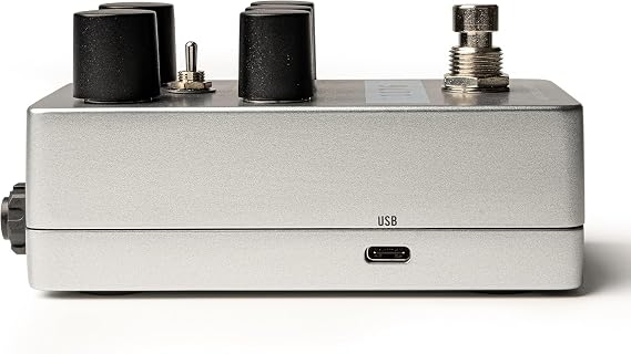 Universal Audio UAFX 1176 Studio Compressor Pedal - Bundle with Instrument Cable and 2 Patch Cables