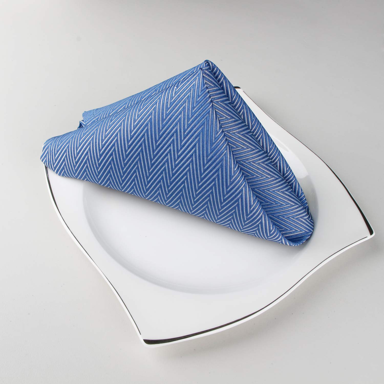 Aoohome Polyester Cloth Dinner Napkins, Set of 4 Plaid Pattern 17 x 17 Inch Washable Napkins with Hemmed Edges, Great for Brunch, Holiday Parties, Family Gathering and More, Blue