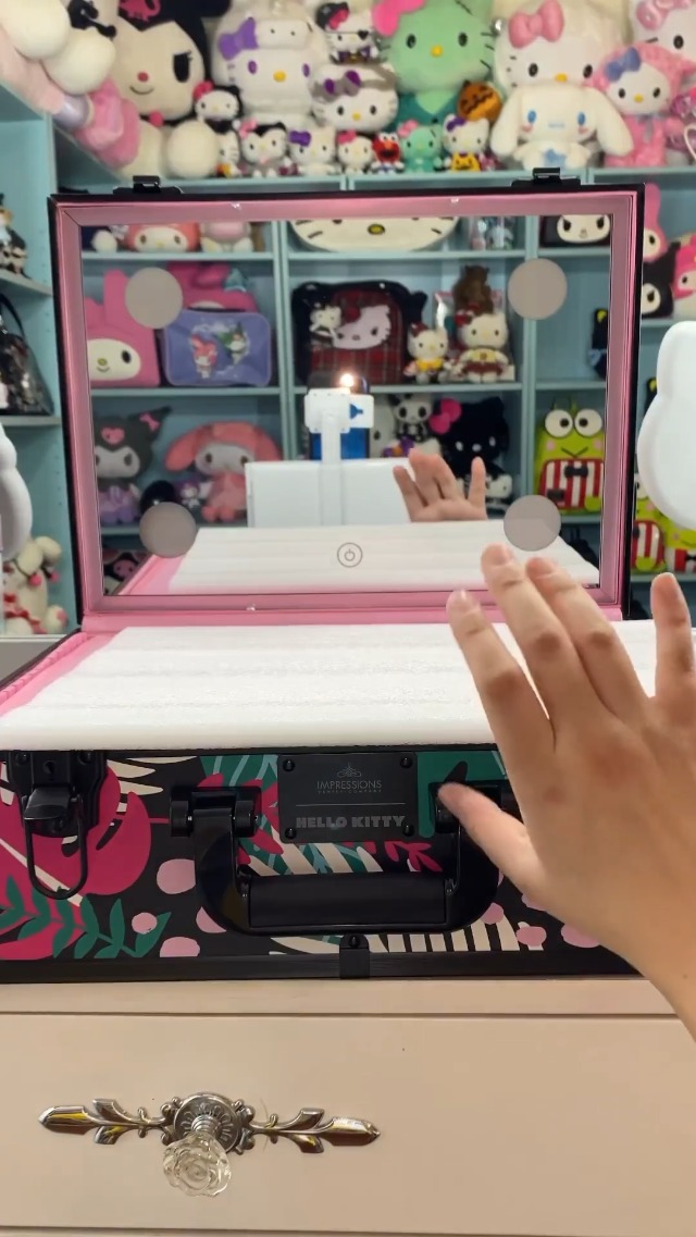 Amazon.com: Impressions Vanity Hello Kitty Makeup Case with Full