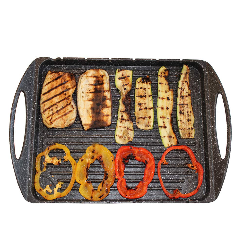 Griglia multiuso 100% antiaderente con rivestimento effetto pietra. Fondo ad induzione. Si può usare sia in forno che sul fornello. Porta spiedini. Manicature asportabili in Silicone