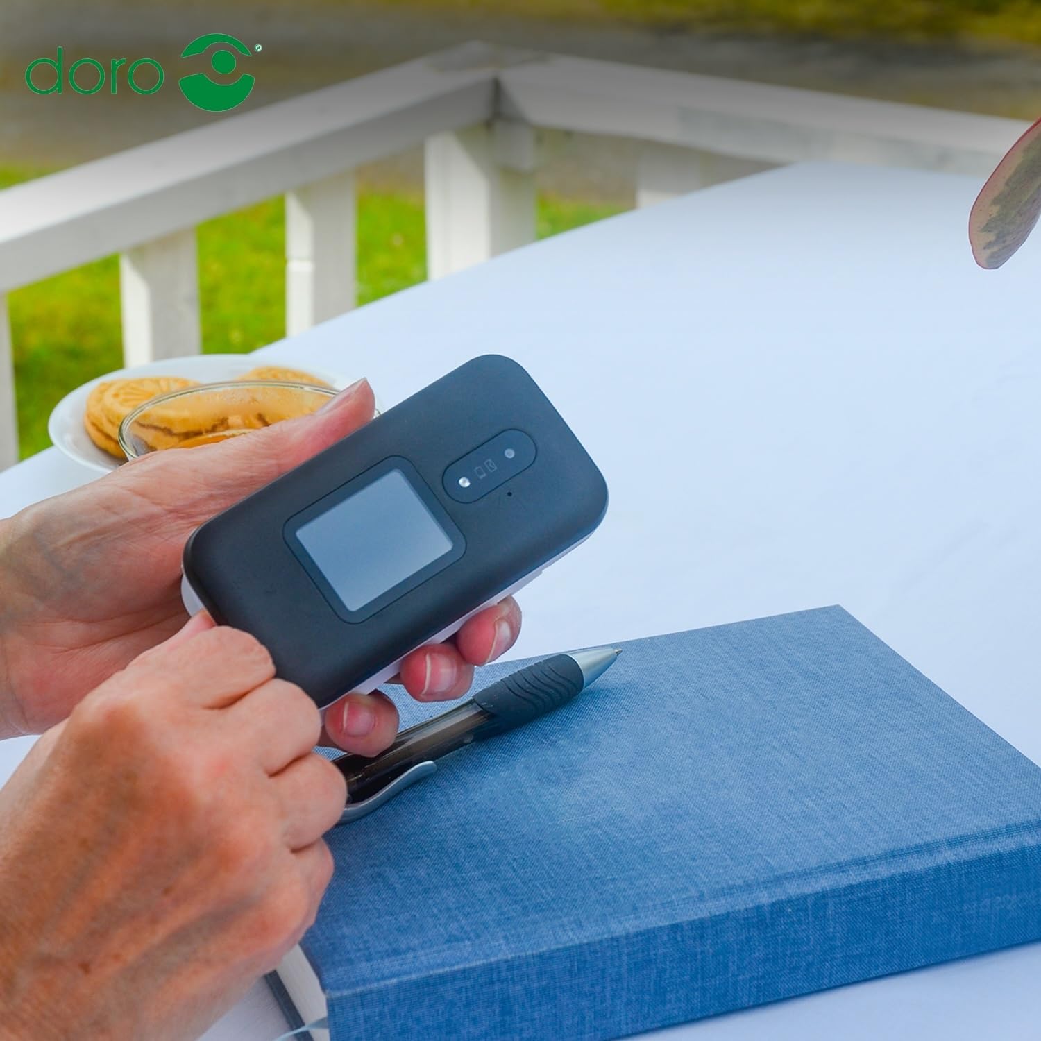 Doro 2880 4G - Teléfono móvil con Tapa para Personas Mayores, fácil de Usar, teléfono móvil sin Internet, Doble Pantalla - Tecla de Asistencia - Teclas de Voz - Bluetooth - Teléfono Plegable