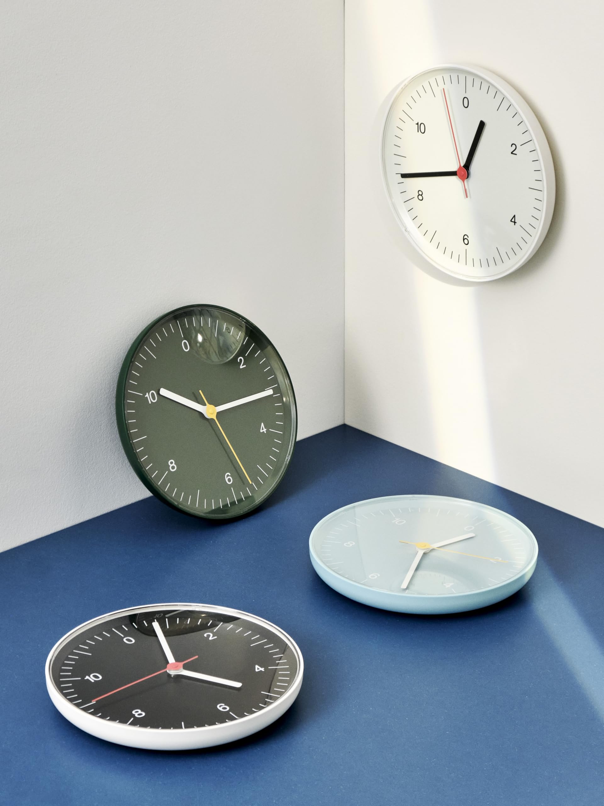 HAY Wall Clock 掛け時計　ブルー Amazon.co.jp: 【正規品】HAY WALL CLOCK ヘイ ウォールクロック
