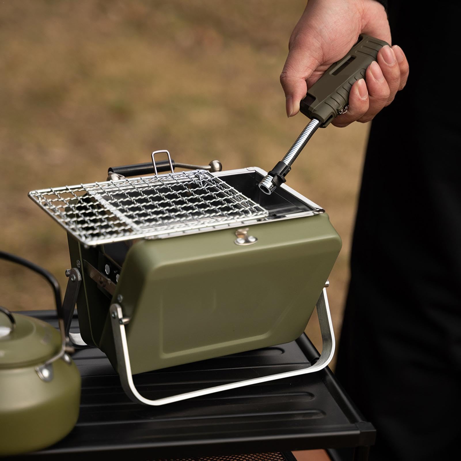 Przenośny grill na węgiel drzewny, kompaktowy grill na węgiel drzewny