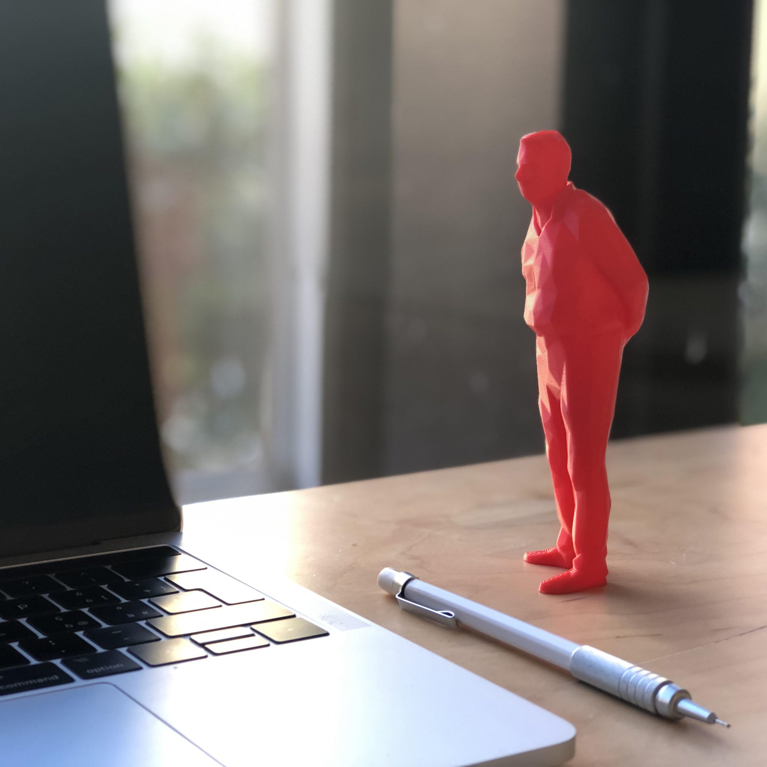 Superstuff Umarell Statuetta da Scrivania, Umarell Statuetta Pensionato, Gadget Divertenti per Colleghi e Amici, Secret Santa Divertente