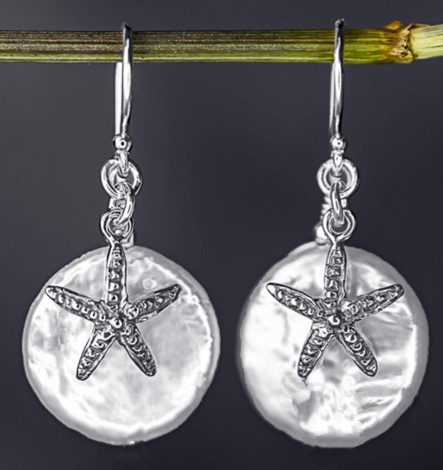 MadamLili - Seestern Silber Ohrringe Echtes Perlmutt - Echtsilber 925 Sterling - Hängend 2cm - Natur Maritimschmuck Perlmutter Ohrhänger - Handgefertigt - Exklusive Schmuckbox