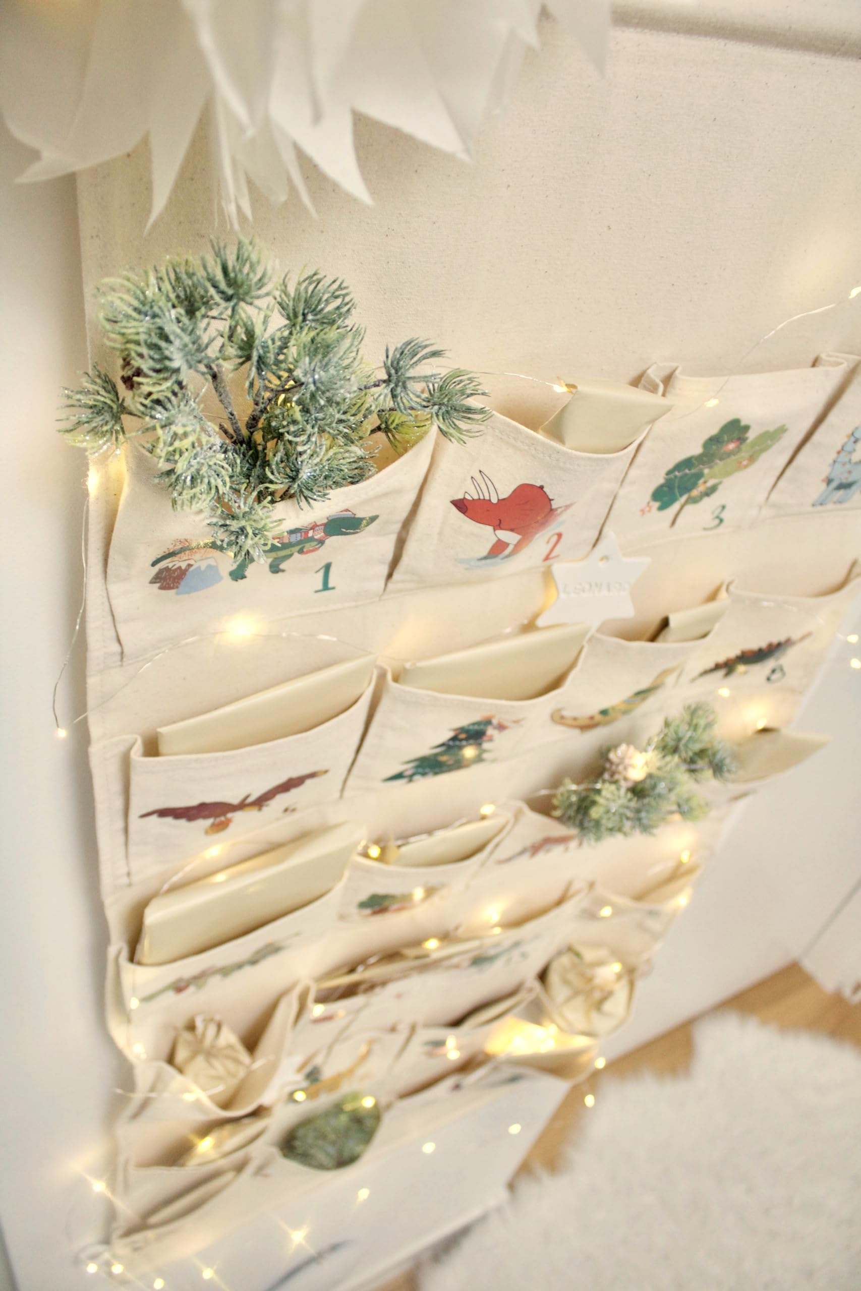 Adventskalender zum Befüllen, Kinder, Stoff, Alternative zu Tüten, groß xxl, Holz, Idee für Weihnachten 2025, hängend, Wandkalender, Wandteppich, wiederverwendbar, für Mädchen Jungs [Dinosaurier]