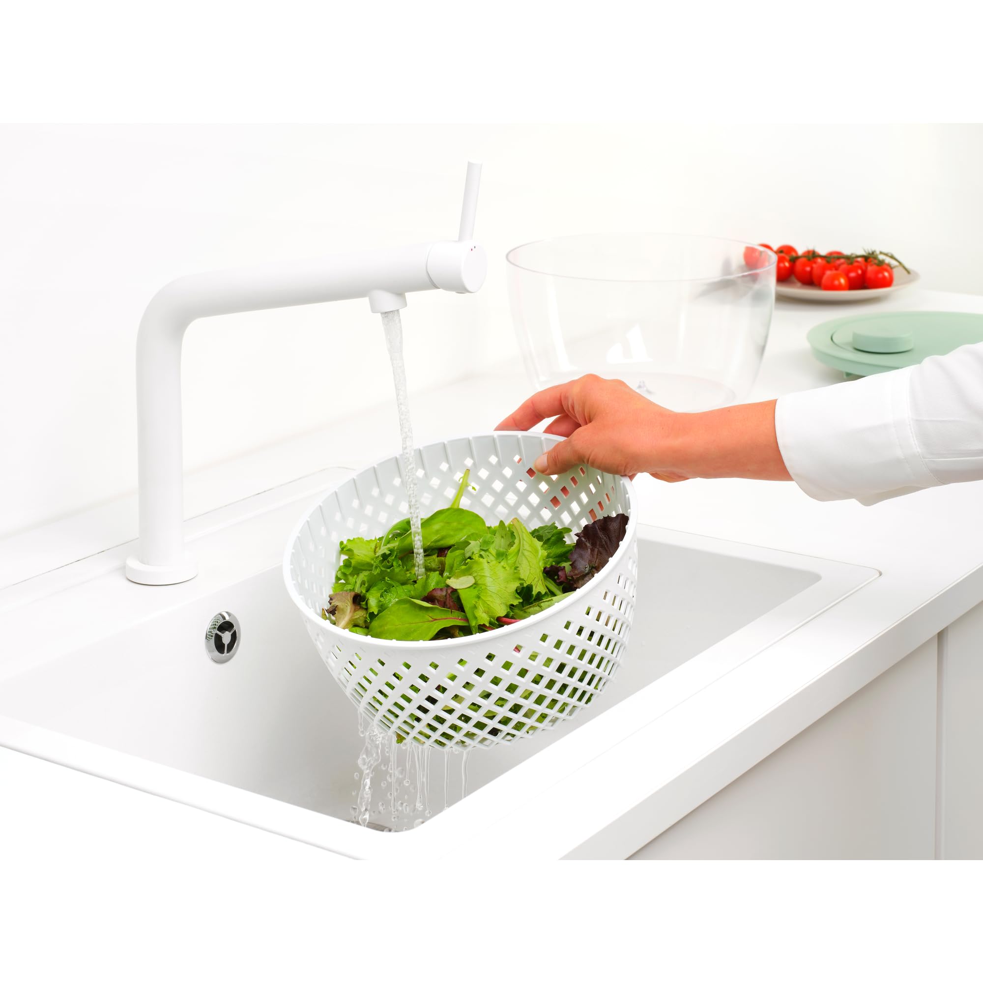Centrifugadora de ensaladas con bol para servir y colador TASTY+ Brabantia | Seca verduras frescas y bayas con base antideslizante | Plástico reciclable, apto para lavavajillas y duradero | Jade Green