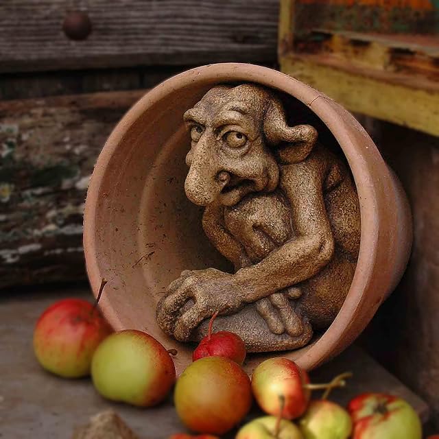 Gothic Gargoyle Statue,Friendly Troll Resin Sculpture,Personalise Figurine Gothic Garden Decor Indoor Outdoor Gnomes Statue for Flowerpot Yard Patio Halloween Ornament,Sitting with hands on feet,5Inch