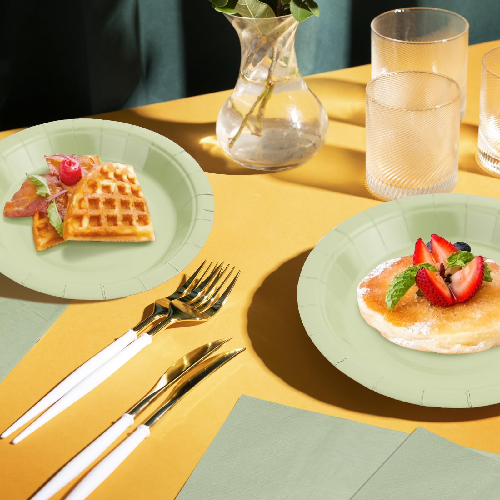 Salbeigrüne Pappteller & Servietten – 50 Personen Set, BPA-frei, Für Feiern & Partys