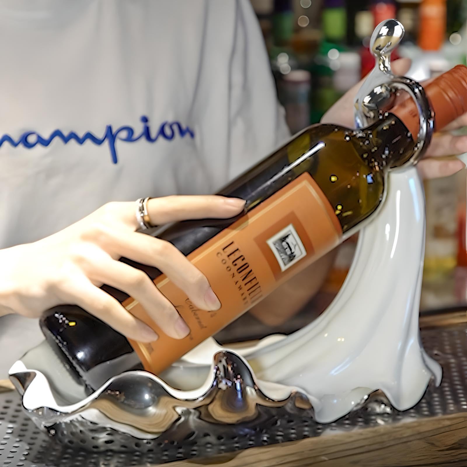 Dekoracyjny stojak na wino z białej ceramiki z szarymi metalicznymi detalami – nowoczesny design ze stylizowaną figurą – elegancki uchwyt na wino na stół, do kuchni, salonu lub na prezent – 30 x 15 x