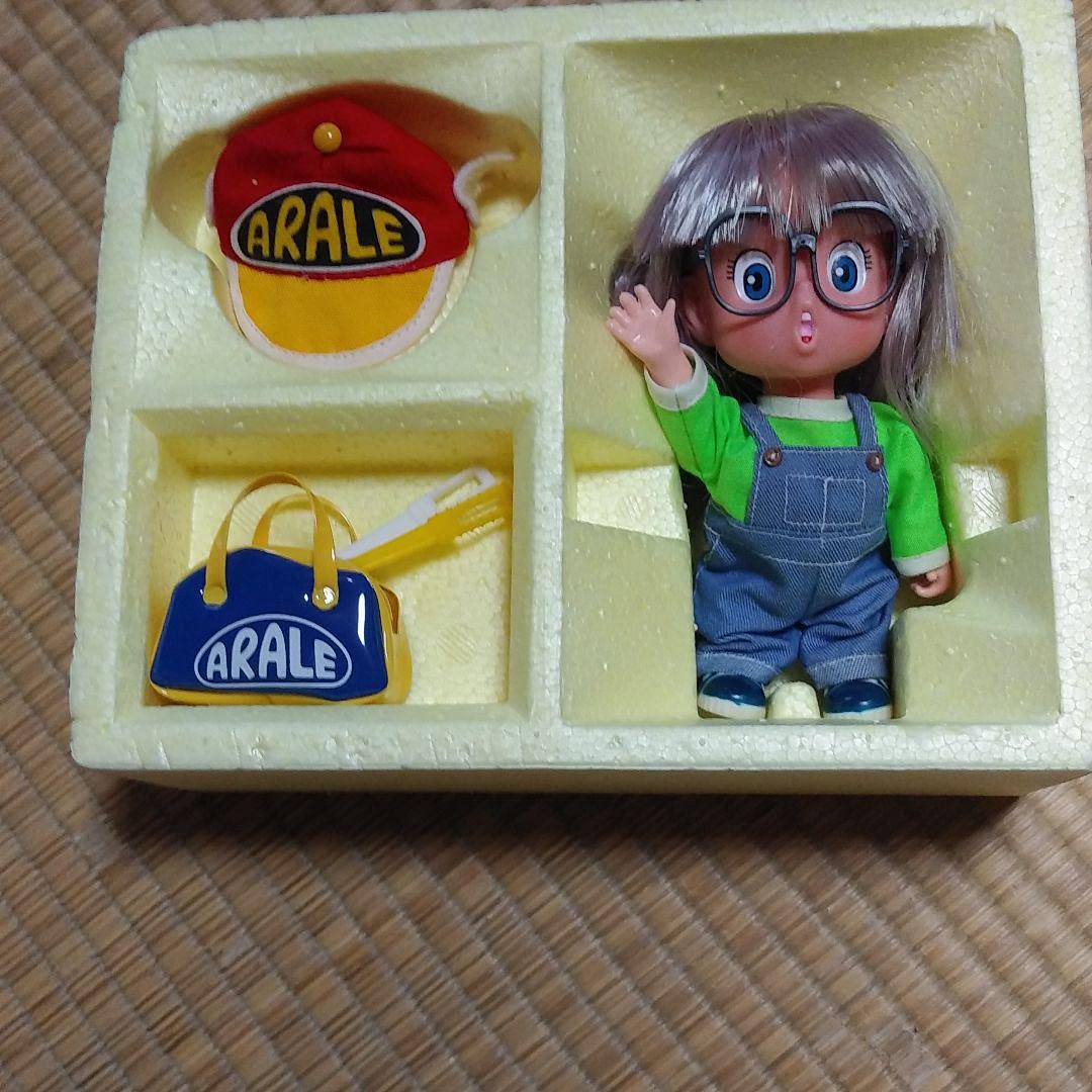 飛行帽をかぶって元気いっぱい！ 「んちゃ！」ポーズのアラレちゃん 飛行帽をかぶって元気いっぱい！ 「んちゃ！」ポーズのアラレ