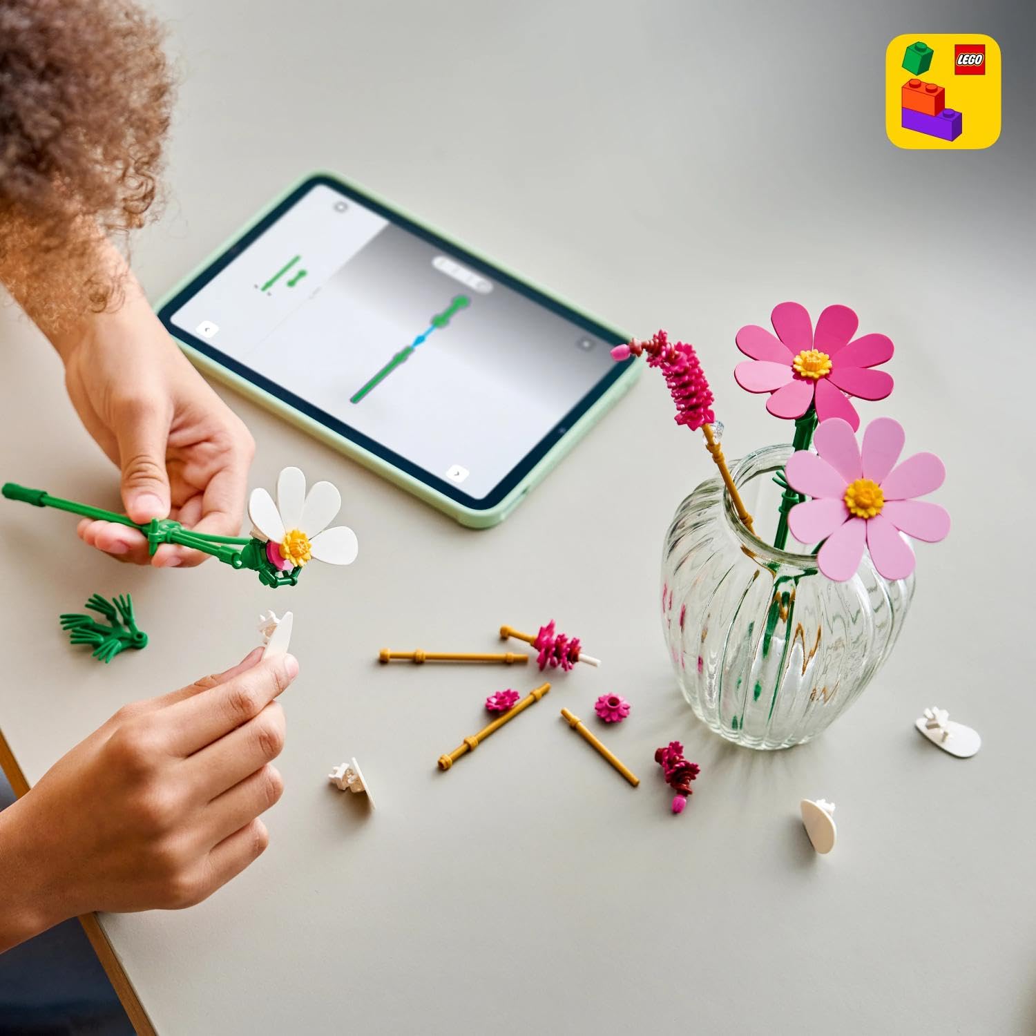 LEGO Botanicals Les Cosmos - Bouquet de Fleurs Artificielles avec 3 Fausses Plantes & 2 Brins Fleuris - Décoration de Chambre d'enfant DIY - Cadeau d'anniversaire pour Fille dès 9 Ans ou Adulte 11514