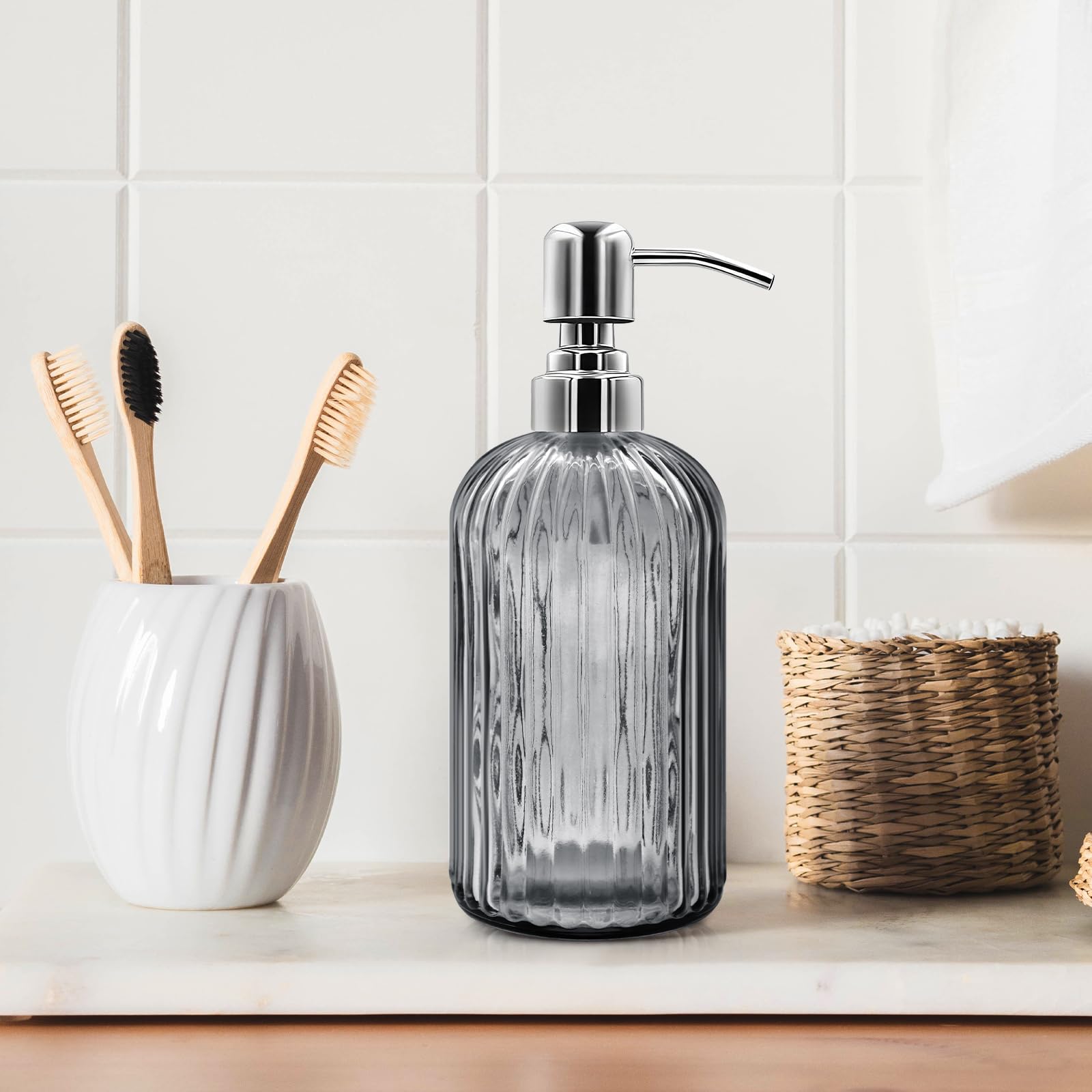 Distributeur de savon en verre de 532 ml avec pompe en acier inoxydable, bouteille de savon liquide rechargeable au design moderne côtelé pour salle de bain, cuisine, savon pour les mains, savon à