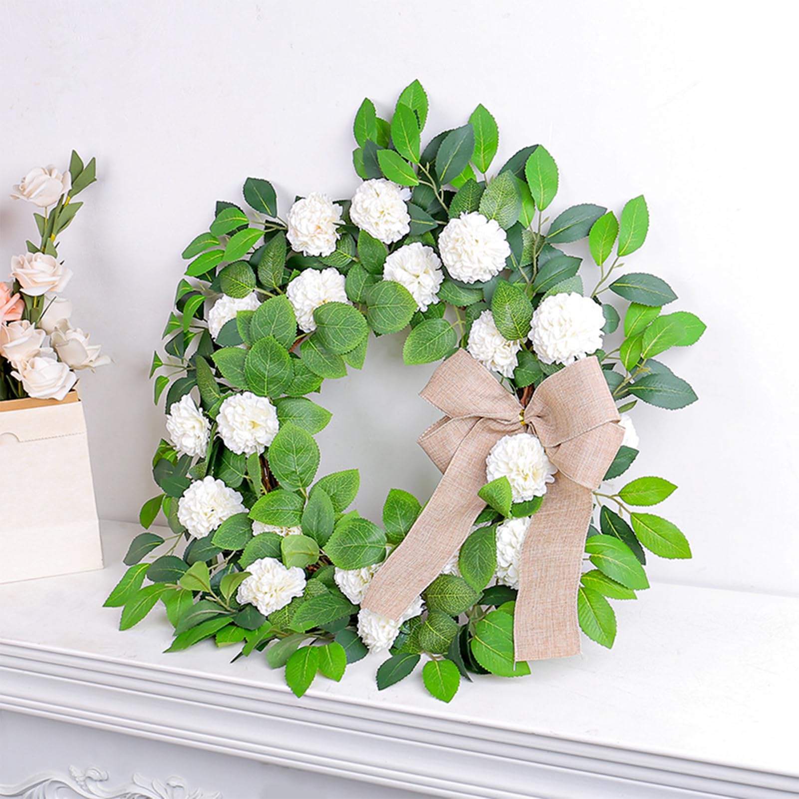 Couronnes murales de Porte Guirlandes de Vacances Fleurs artificielles décoratives 21,6 Pouces Hortensia Blanc pour façade avec nœud, Fait Main avec Verdure Eucalyptus pour fenêtre