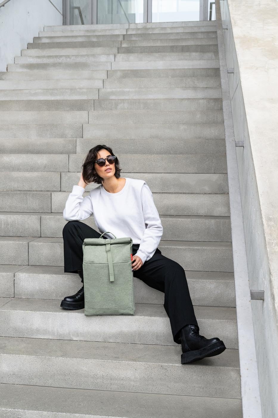 reisenthel urban rolltop backpack twist sage - urbaner und stylischer Rucksack, modernes Design, geräumiger Rucksack für Freizeit, Arbeitsweg und City-Trip