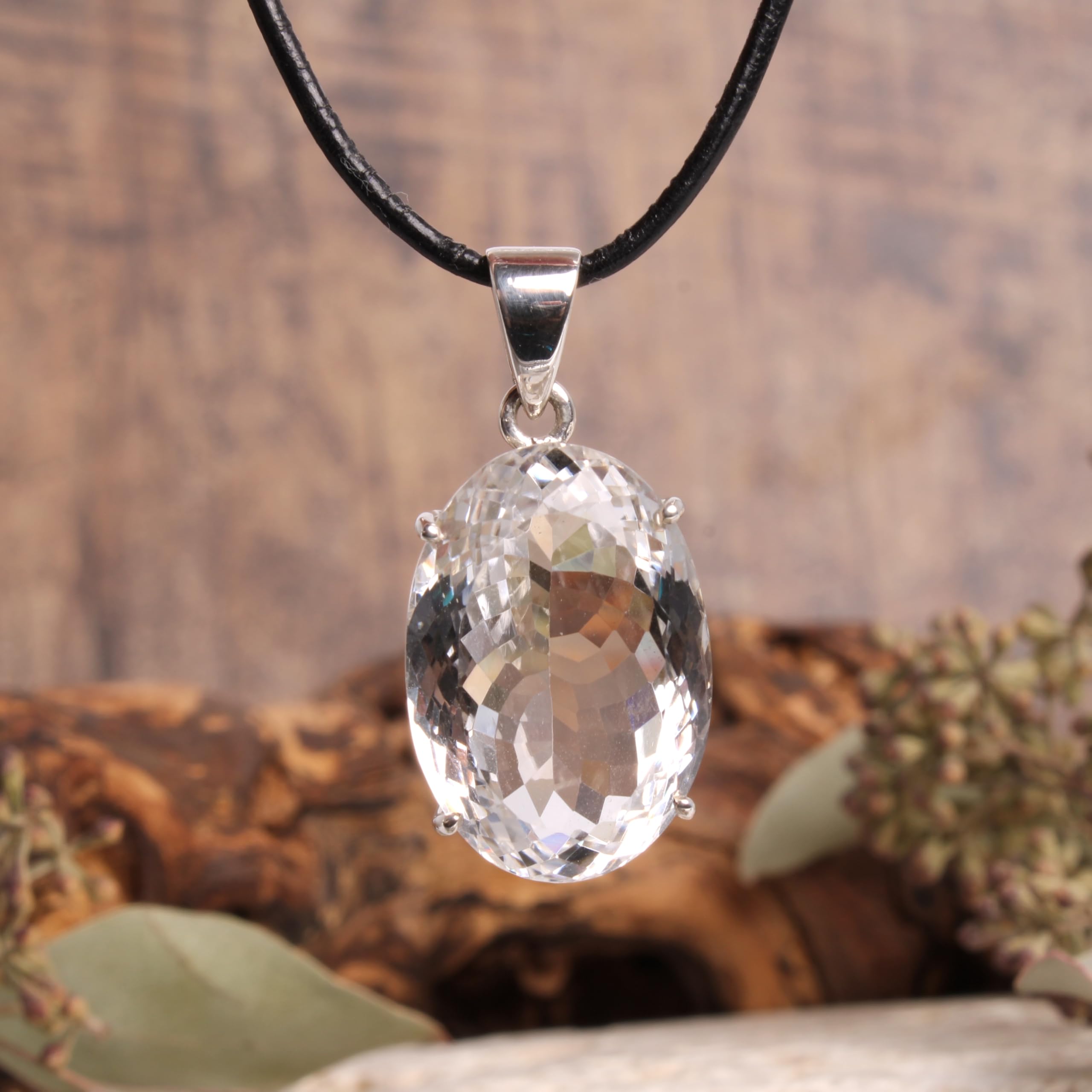 Budawi® Bergkristall Anhänger 925 Silber Einzelstück | Facettierter Schliff | Ovale Form | Ca. 25 x 17 mm | 10,4 g Gewicht | Geschenkschachtel