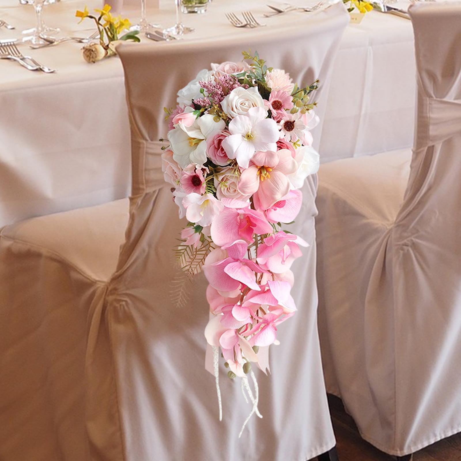 Composizione Floreale a Bouquet per Feste a Tema Anniversario.