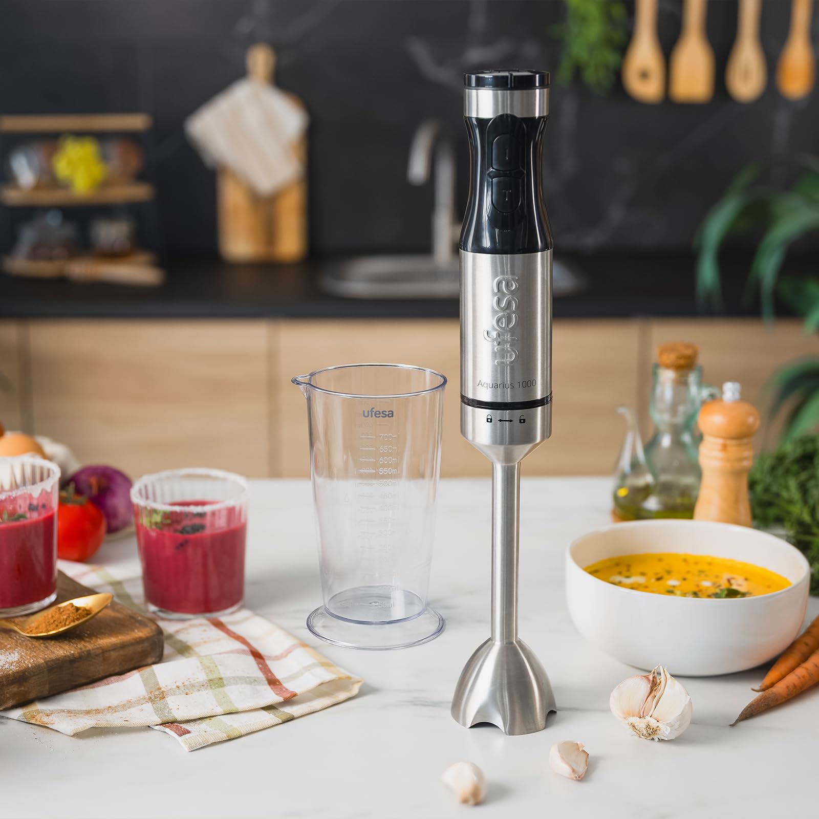 Ufesa Blender nurkowy Aquarius 1000 W, turbo, zmienna regulacja prędkości, 4 wysokowydajne ostrza, zdejmowana stopka ze stali nierdzewnej, ergonomiczna konstrukcja, ochrona przed rozpryskami, kubek