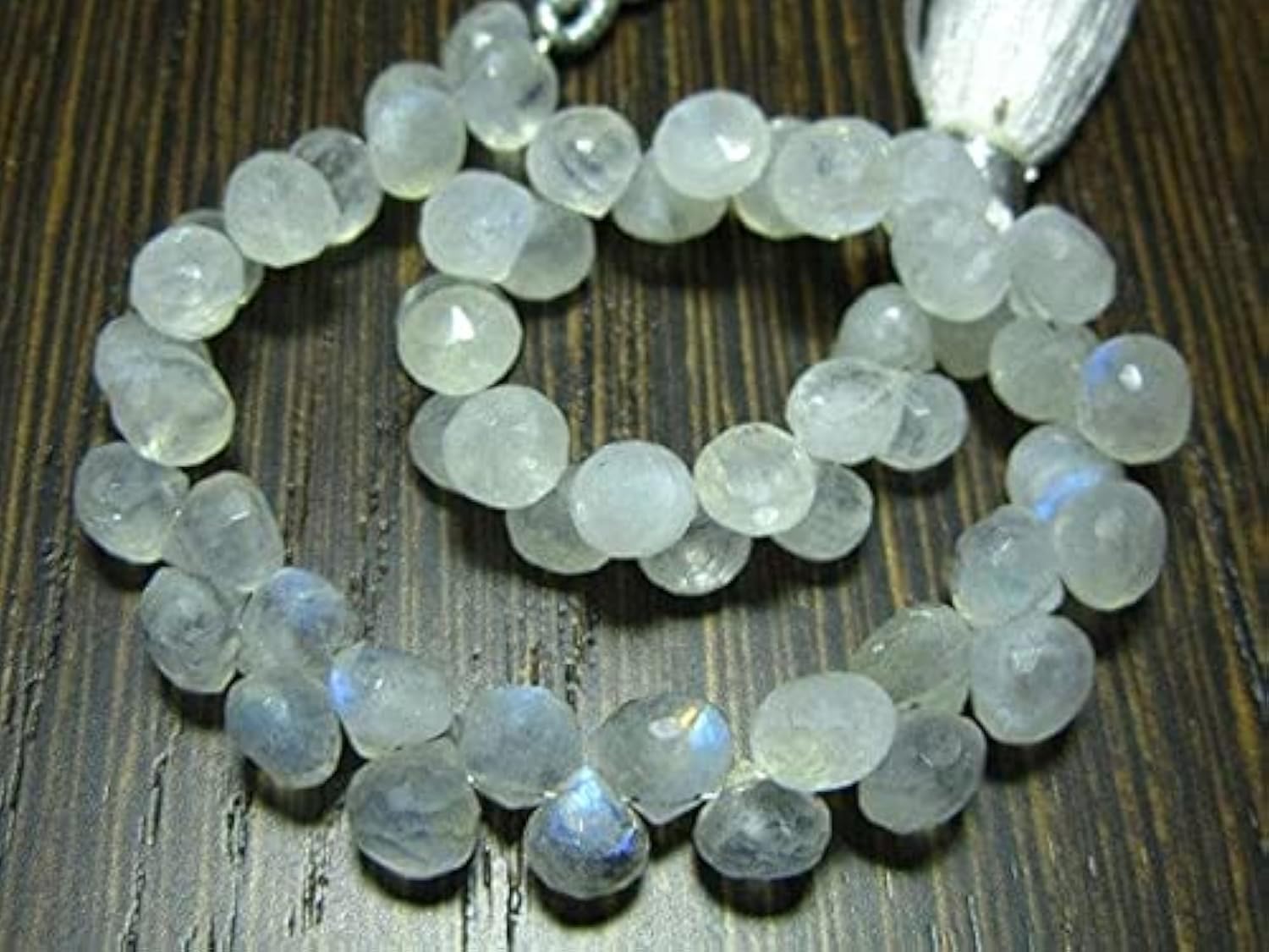 Pierre de lune arc-en-ciel en fil de perles pour concevoir un cadeau d'anniversaire unique