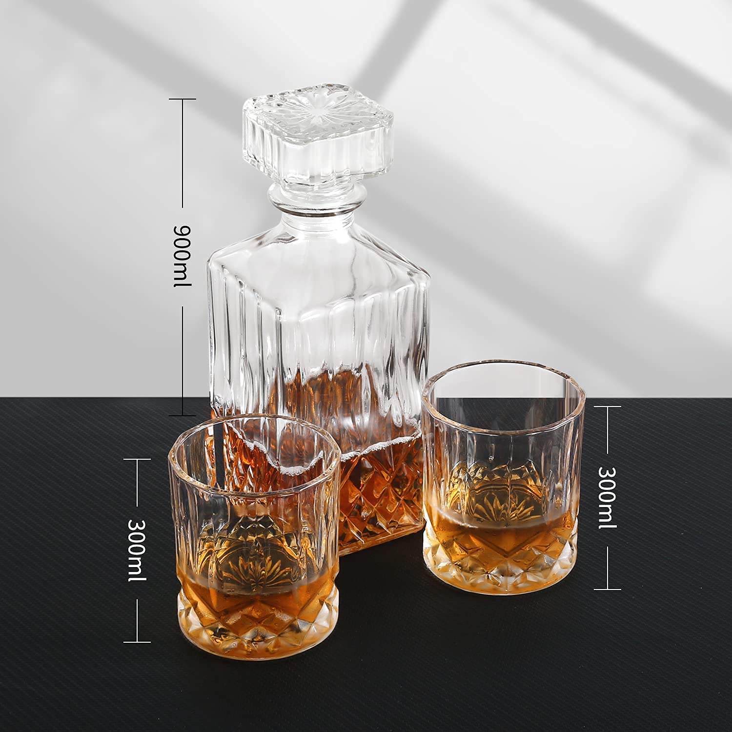 Produktbild von LIFKOME 6 Stück Teiliges Glas Dekanter Transparent Vielseitig Für Wein Whisky Spirituosen Für Weinverkostungen Partys Familienfeiern Elegantes Design Leicht Tragbar Geschenkidee Für