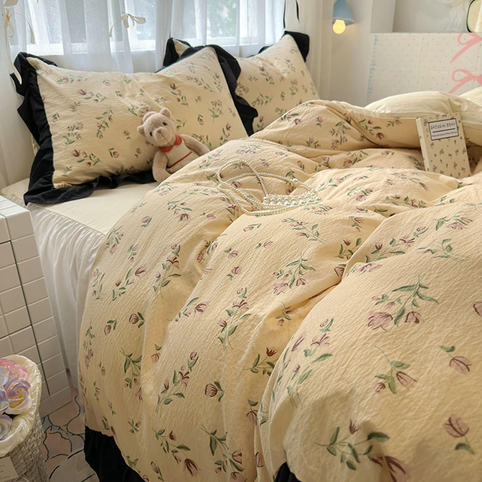 Juego de Funda Nórdica 4 Piezas Cama 150, 180x220cm, Falda Cama 150x200cm, 2 Fundas de Almohada, Estampado de Flores con Volante, Poliéster Suave, Amarillo Rosa Negro